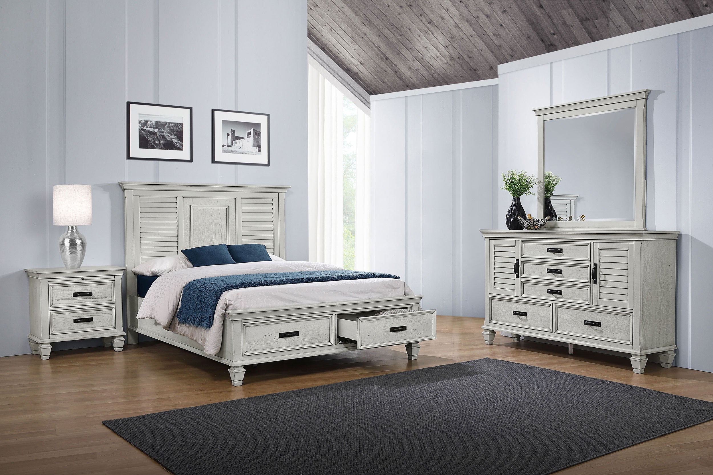 Dar Furniture - Coaster - Franco 4-piece Queen Bedroom Set Distressed White - 205330Q-S4