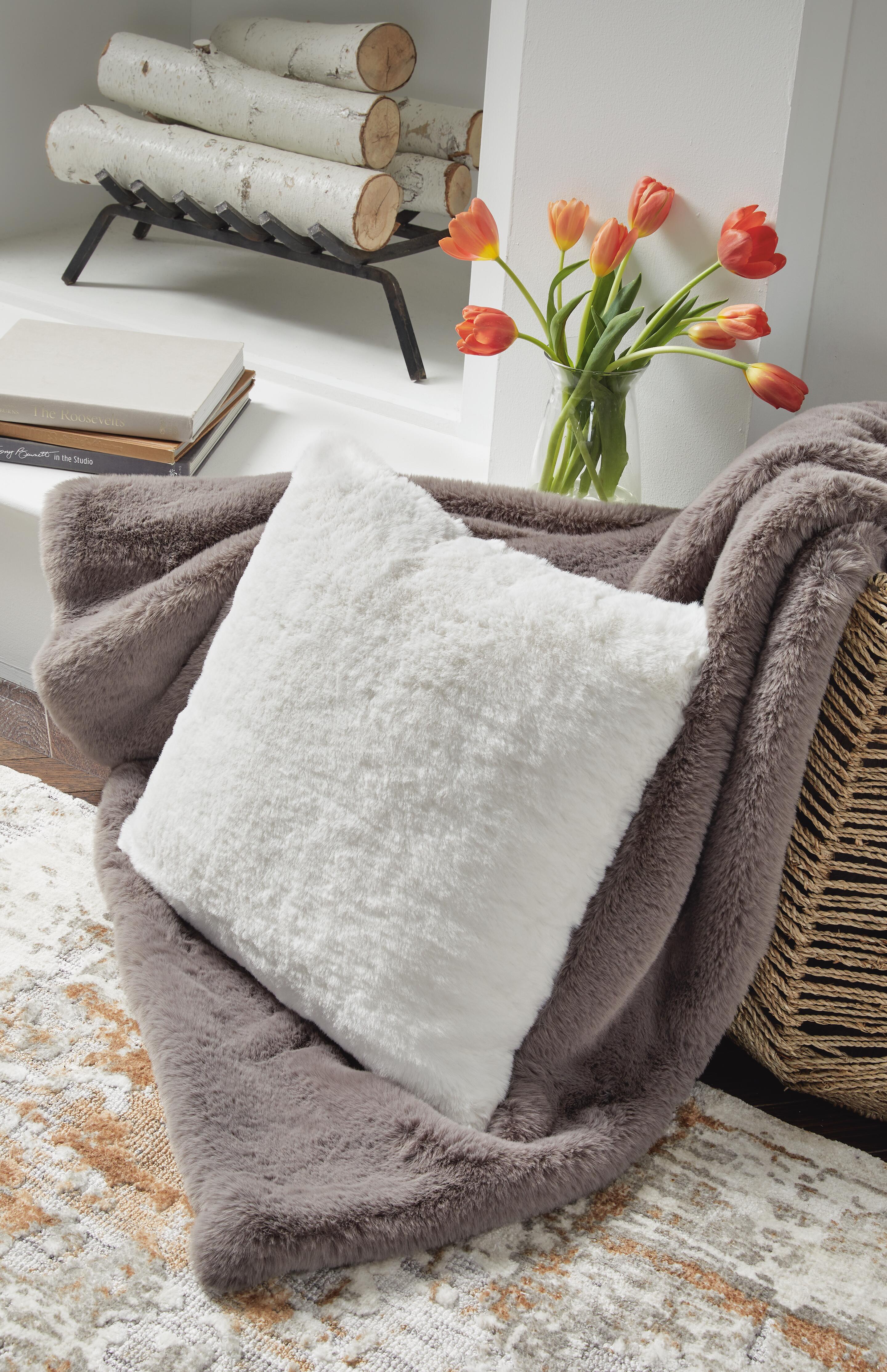 Dar Furniture - Ashley Furniture - Gariland Pillow (Set of 4) - Pillow (4/CS) / White - A1000863