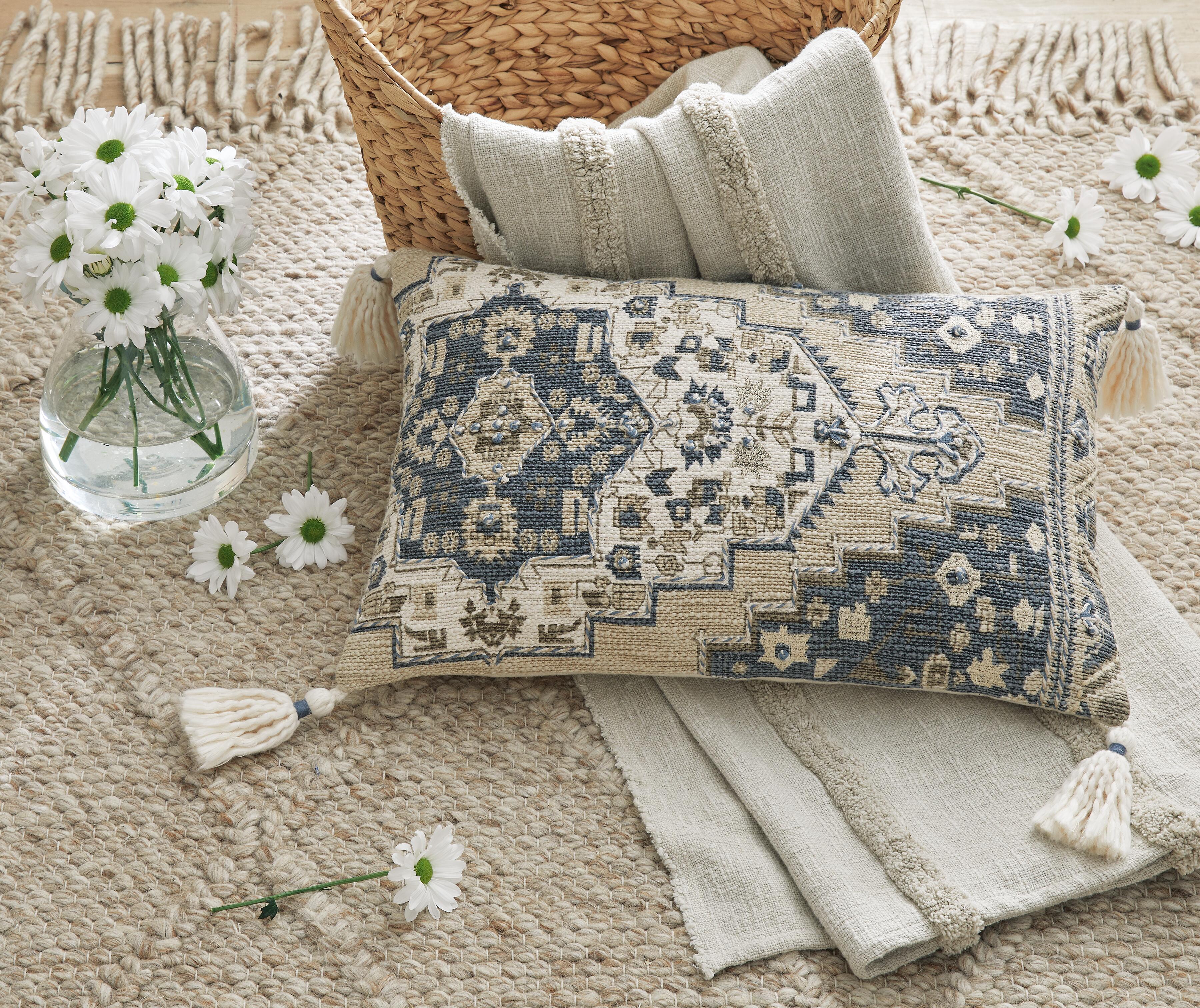 Dar Furniture - Ashley Furniture - Winbury Pillow (Set of 4) - Pillow (4/CS) / Blue/Tan/White - A1001035