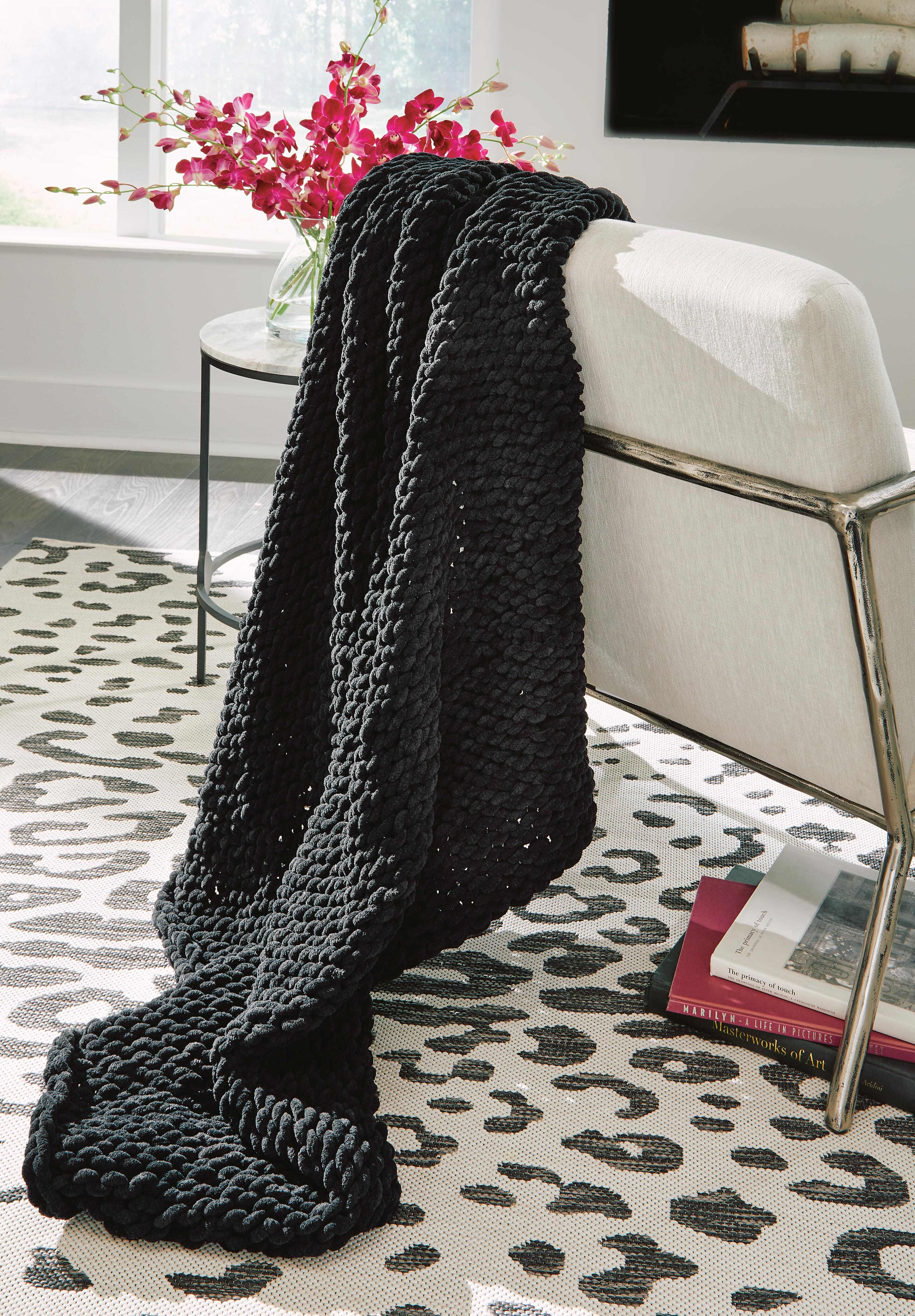 Dar Furniture - Ashley Furniture - Chaddon Throw (Set of 3) - Throw (3/CS) / Black - A1001061