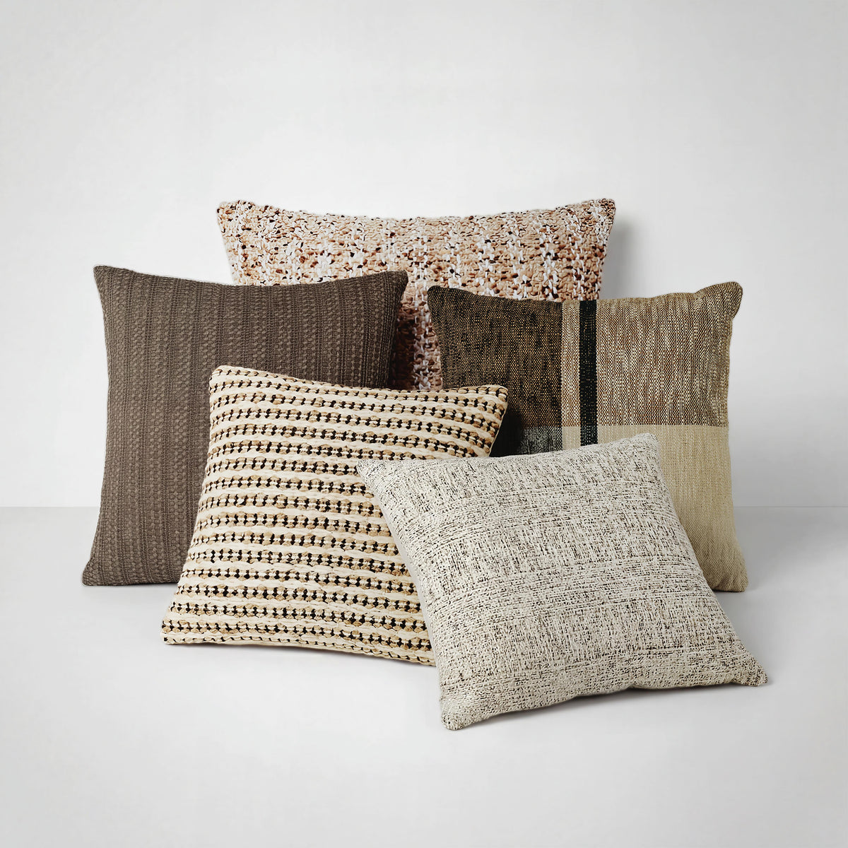 Dar Furniture - Ashley Furniture - Nealington Pillow - Pillow / Brown/Black/White - A1000929P