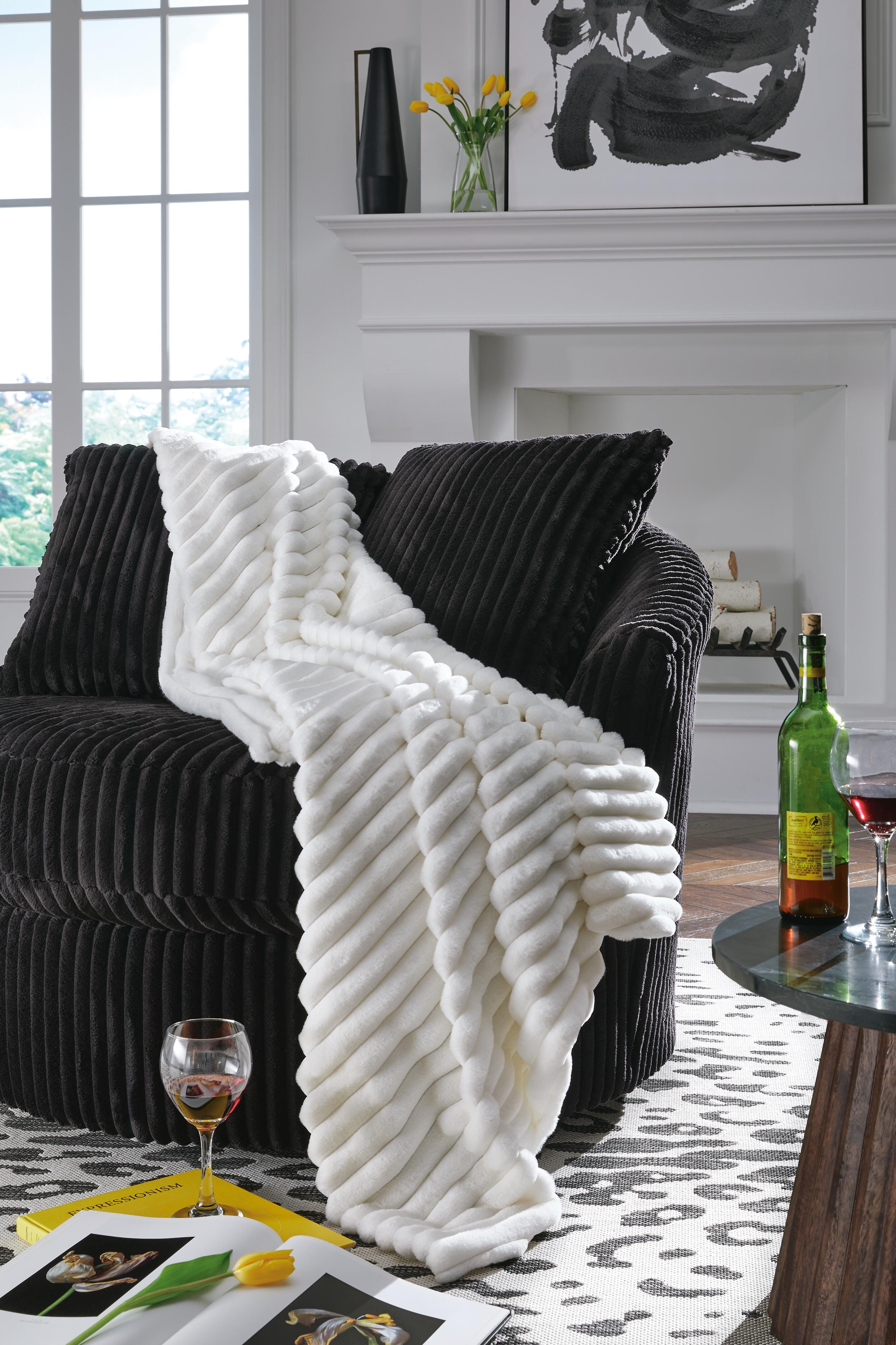 Dar Furniture - Ashley Furniture - Alsonwell Throw (Set of 3) - Throw (3/CS) / White - A1001080