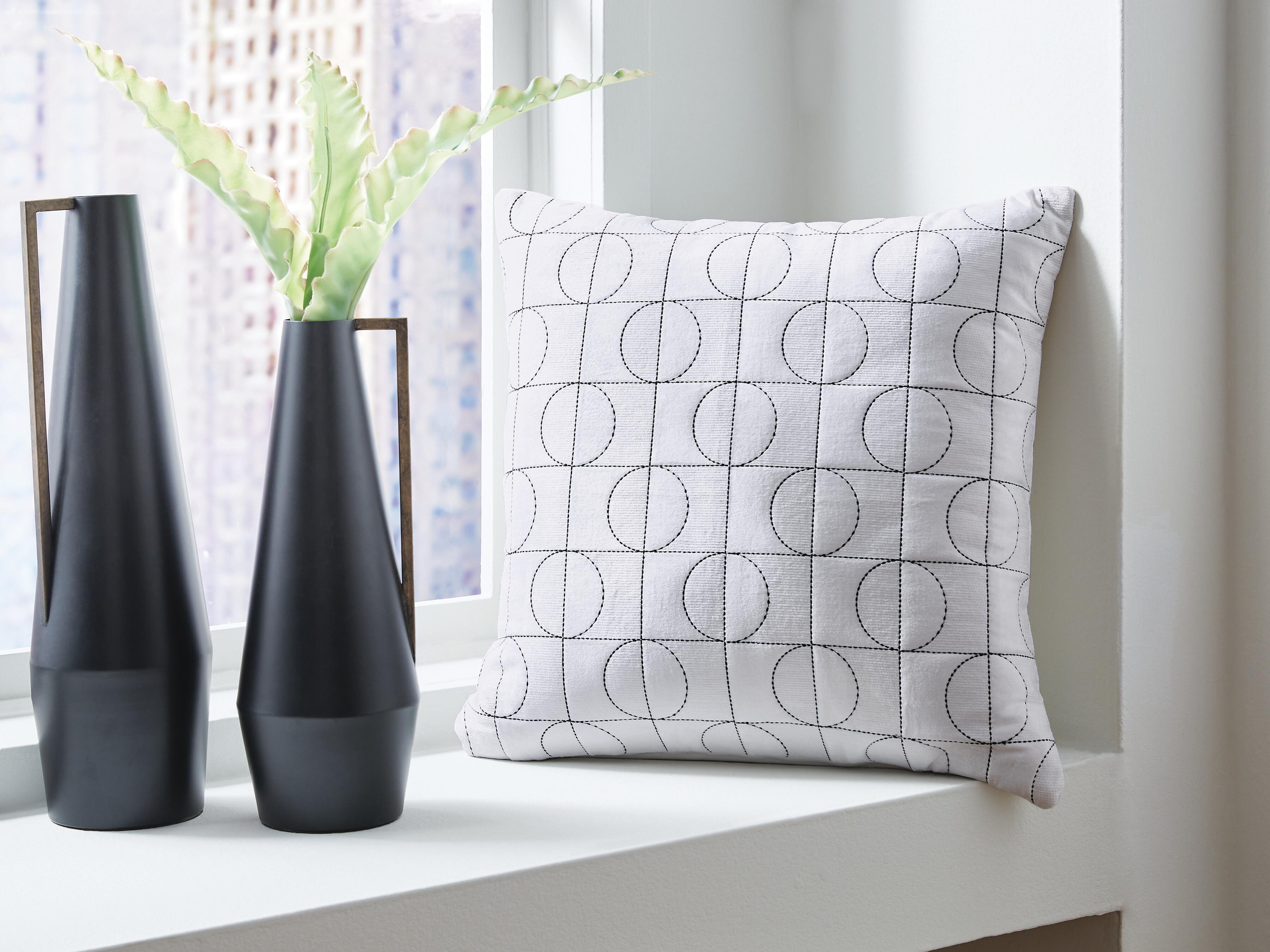 Dar Furniture - Ashley Furniture - Kydner Pillow (Set of 4) - Pillow (4/CS) / White/Black - A1001107