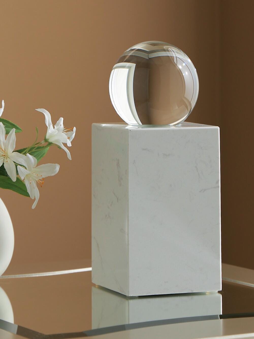 Dar Furniture - Ashley Furniture - Sellner Sculpture - Sculpture / Clear/White - A2000777