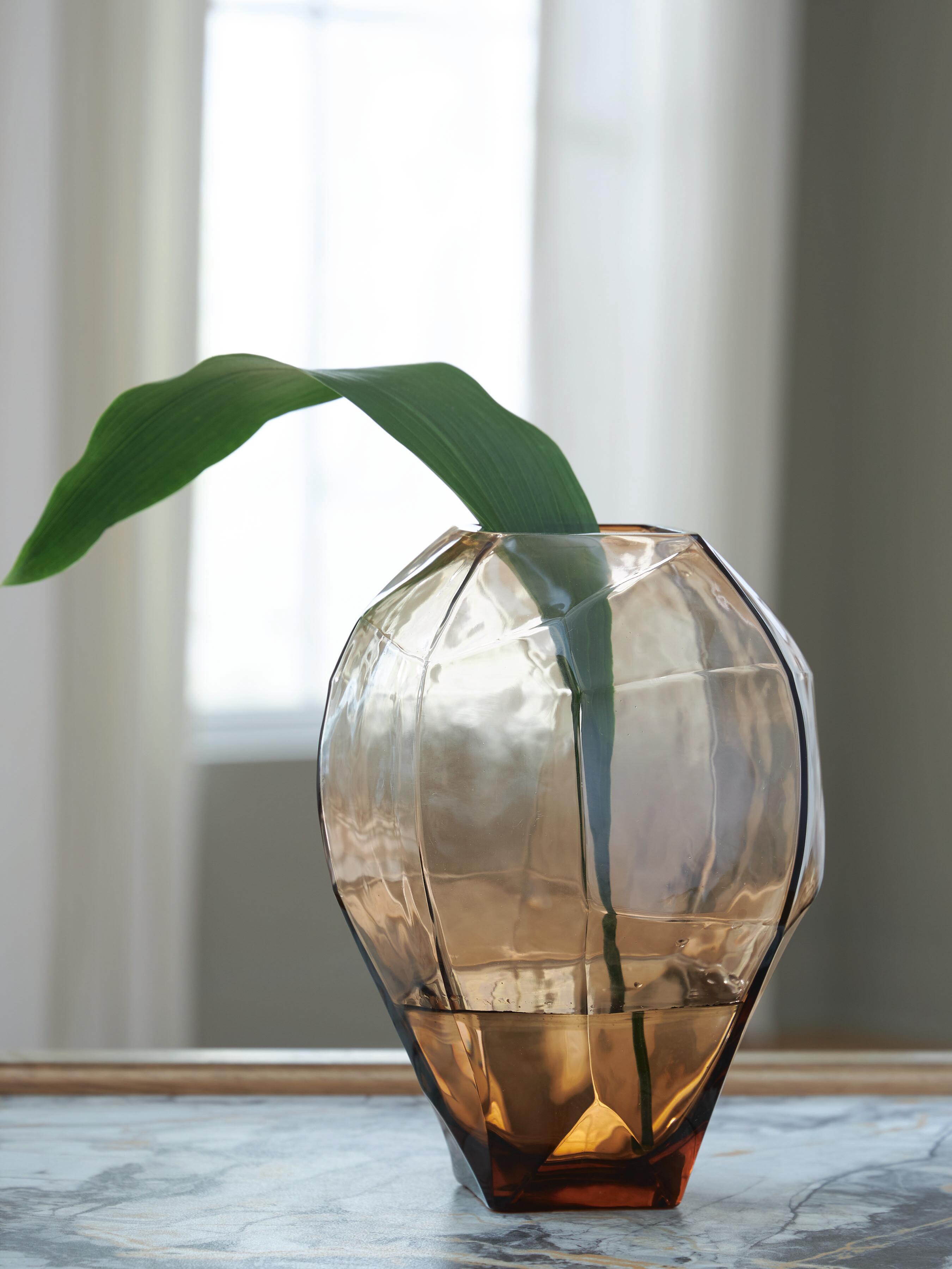 Dar Furniture - Ashley Furniture - Ewart Vase - Vase / Light Brown - A2000866