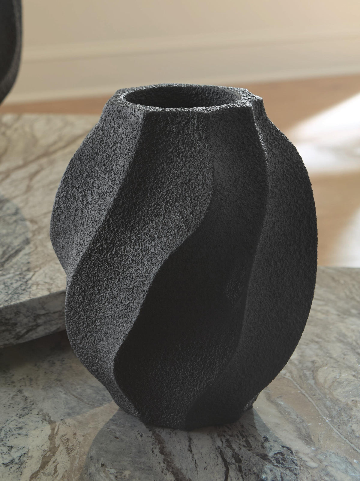 Dar Furniture - Ashley Furniture - Judworth Vase - Vase / Black - A2000875