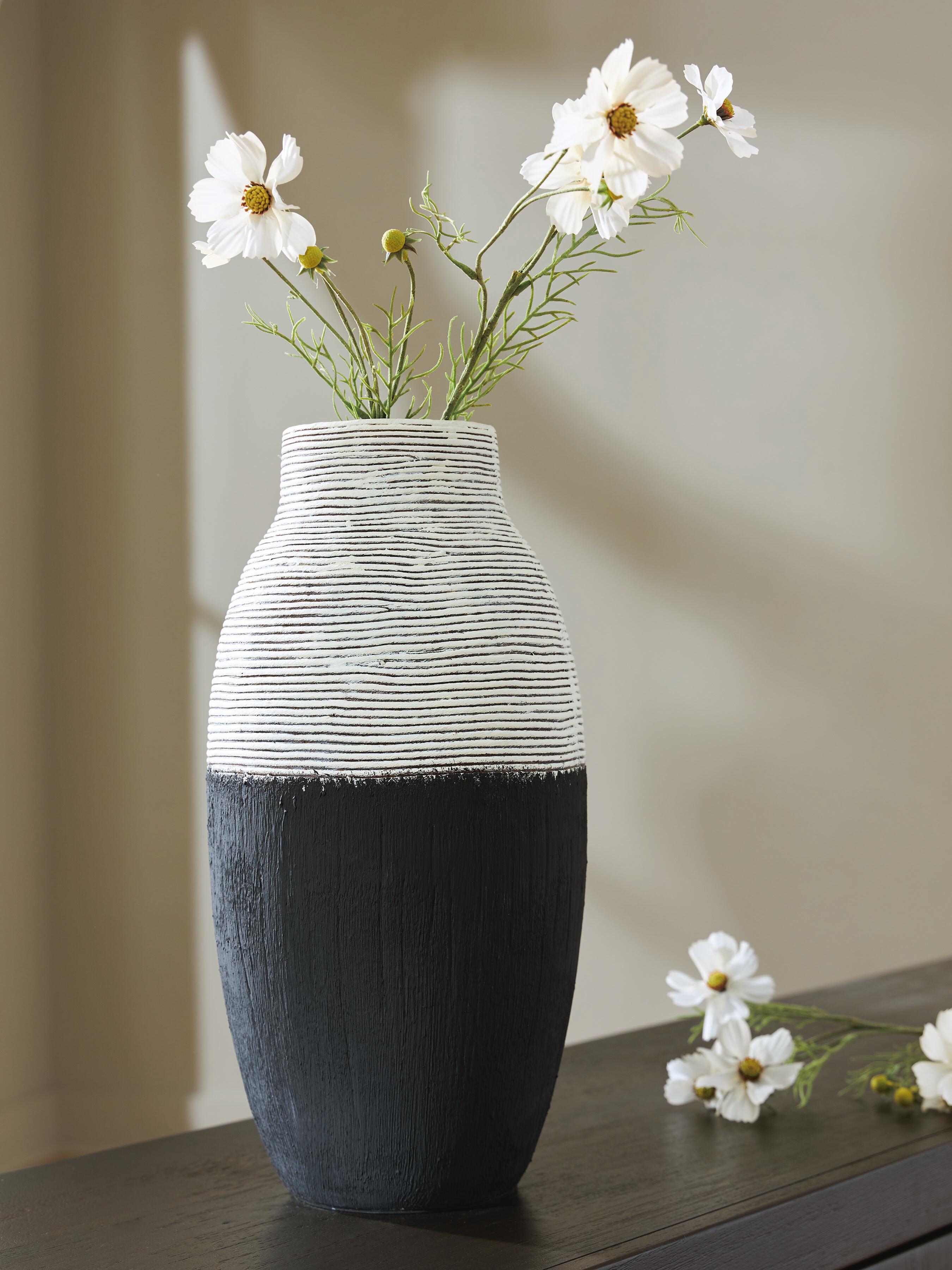 Dar Furniture - Ashley Furniture - Girtha Vase - Vase / Antique White/Black - A2000877