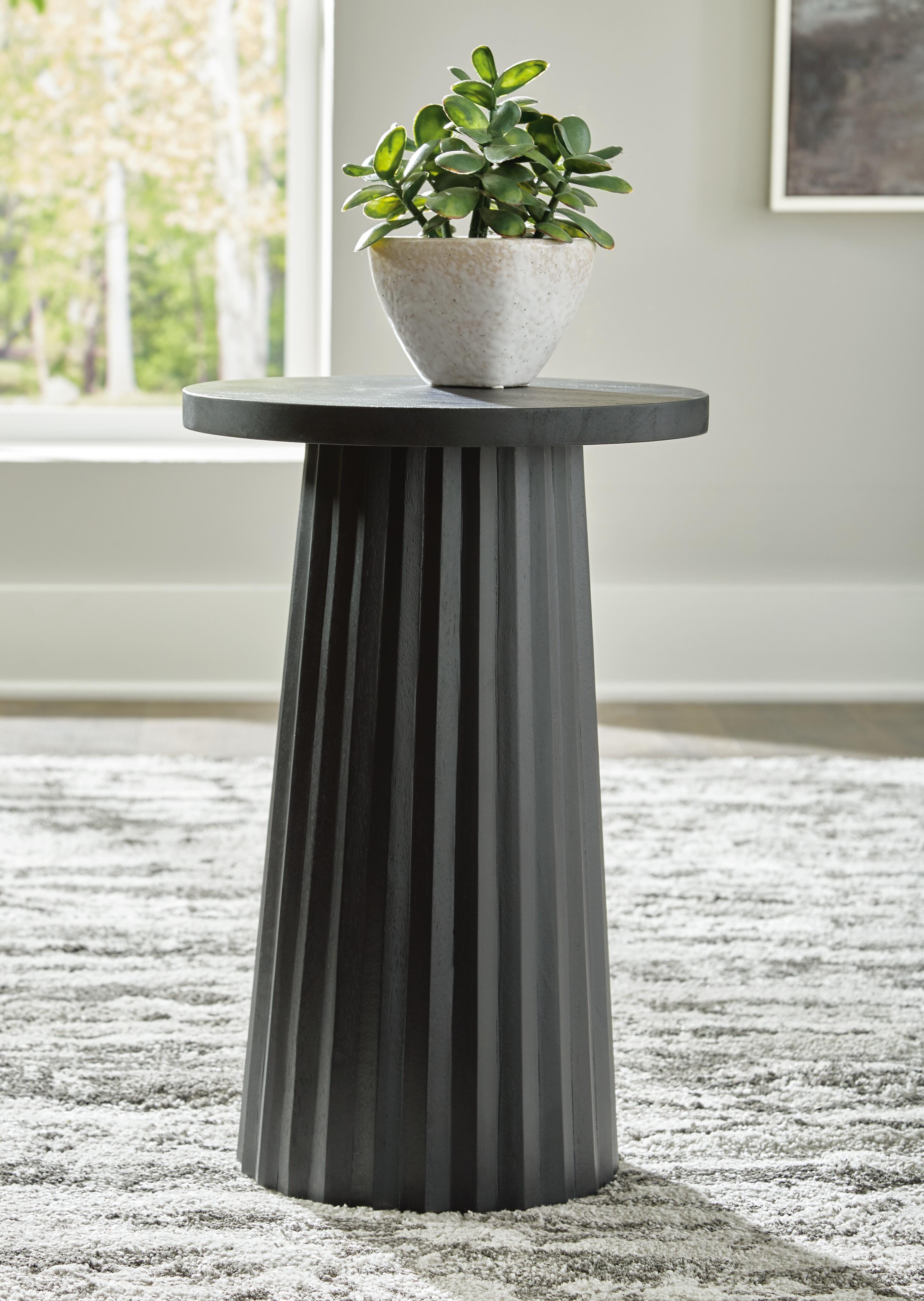 Dar Furniture - Ashley Furniture - Ceilby Accent Table - Accent Table / Black - A4000603