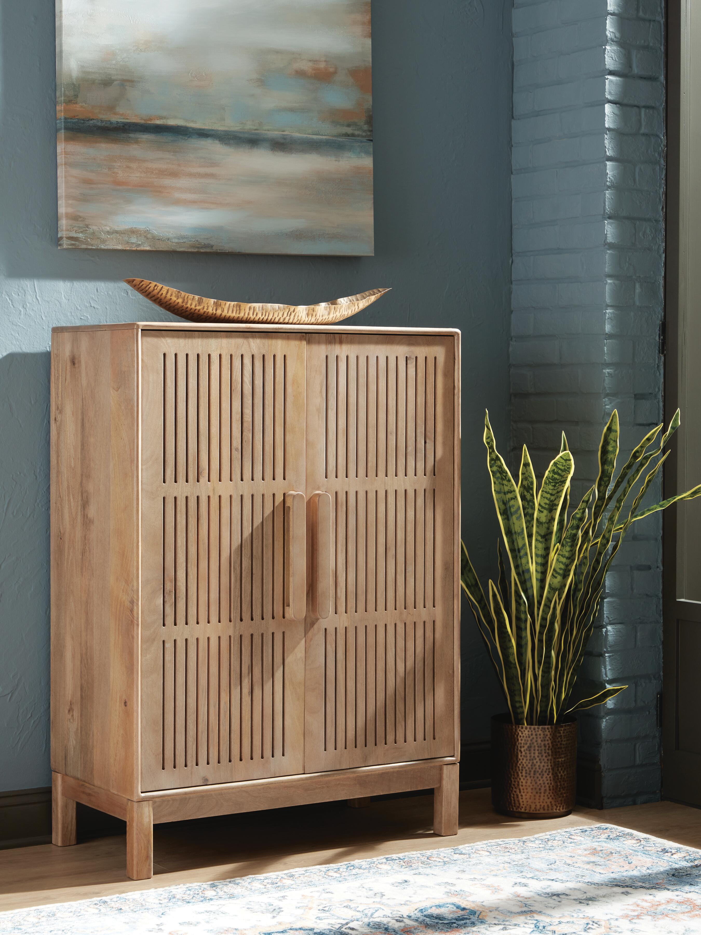 Dar Furniture - Ashley Furniture - Pellamour Bar Cabinet - Bar Cabinet / Natural Brown - A4000698