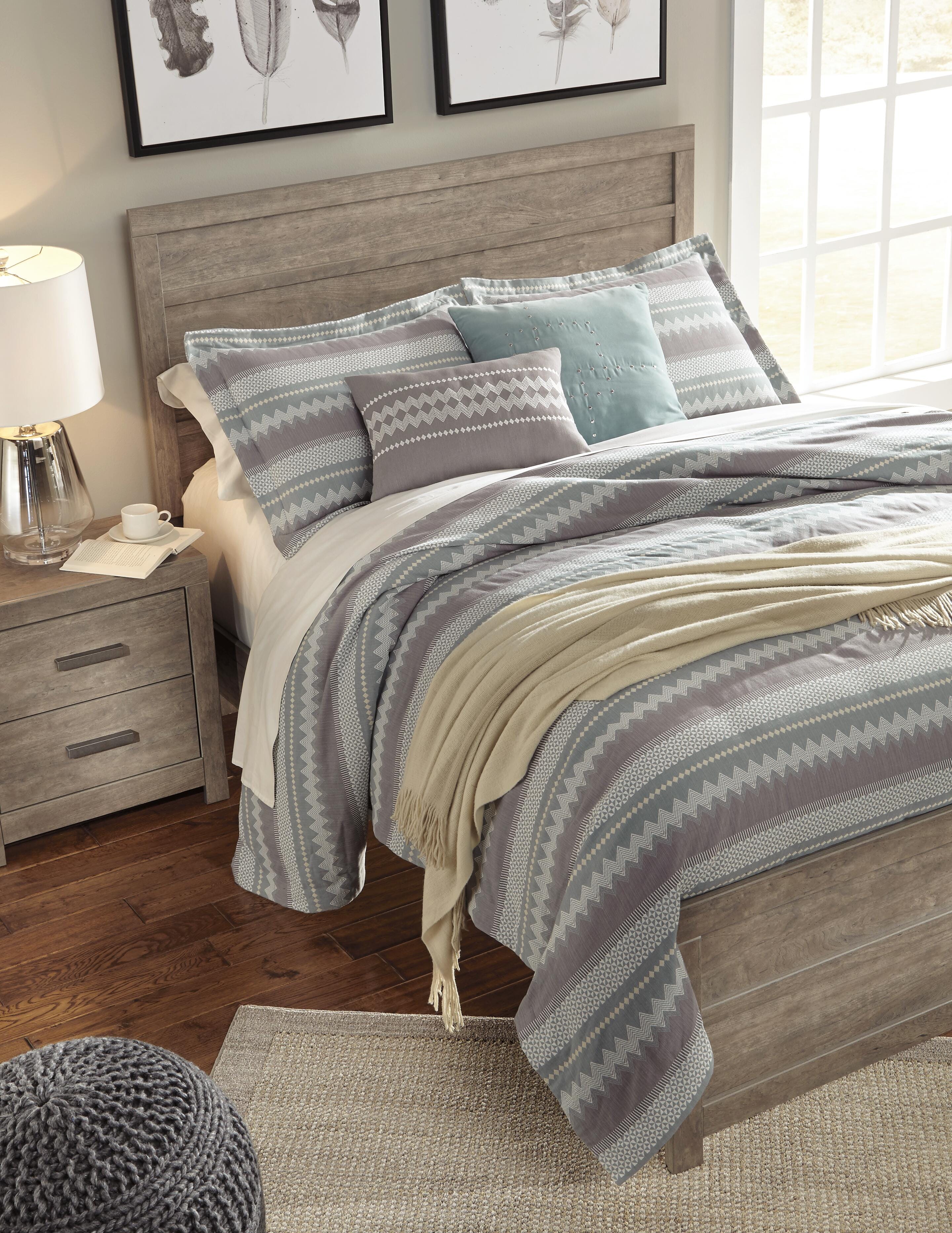 Culverbach Queen Panel Bed