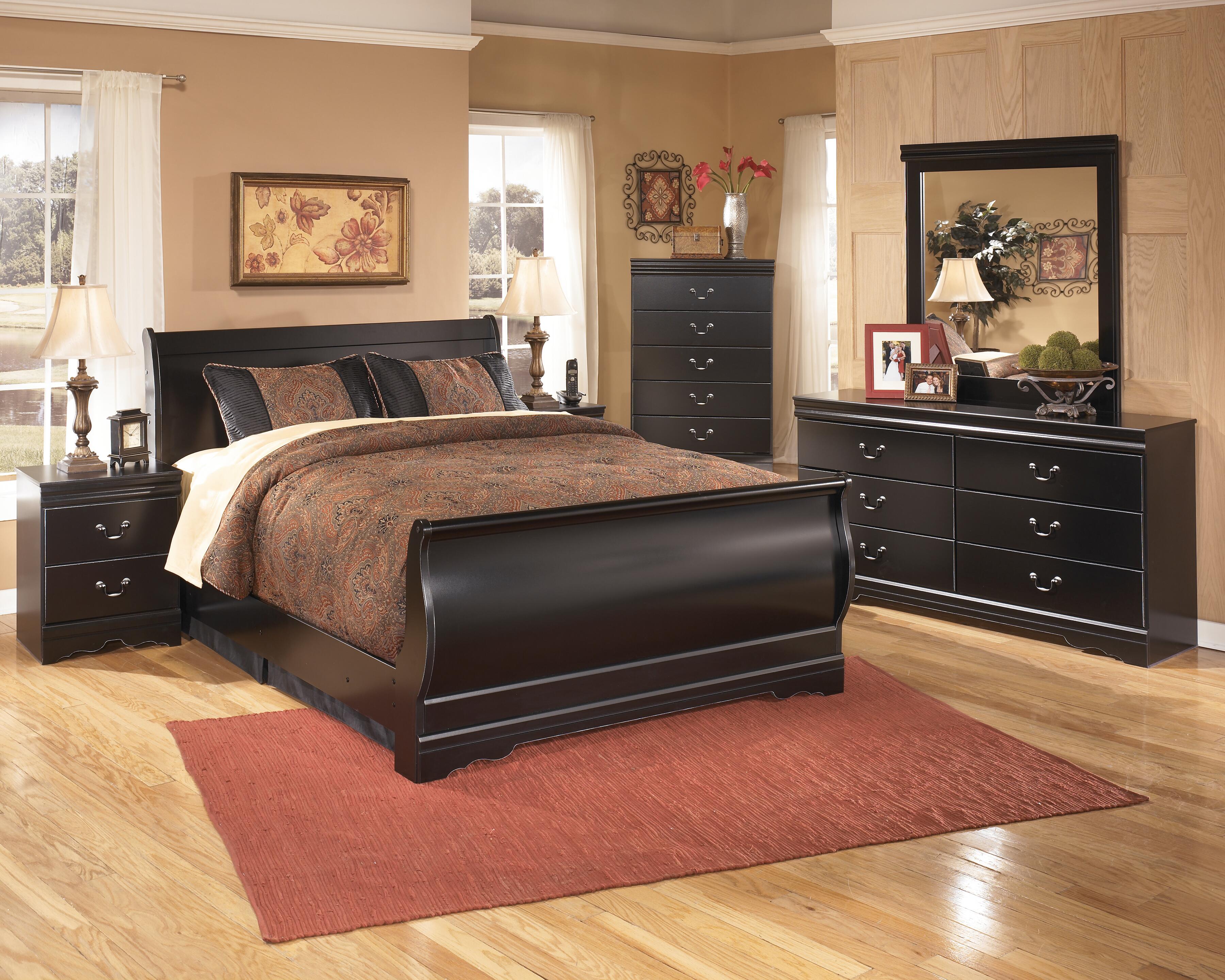 Huey Vineyard Chest of Drawers