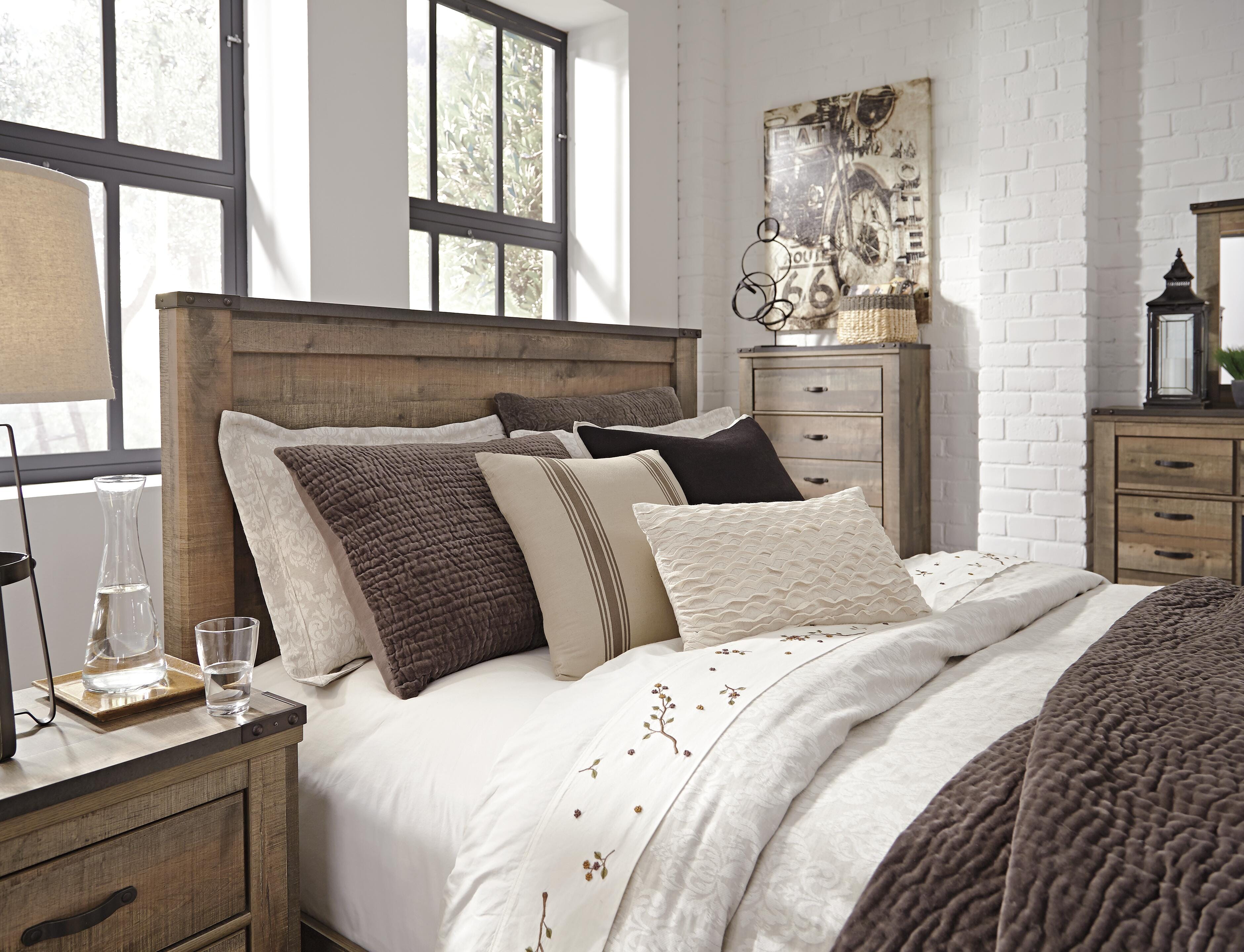 Trinell Queen Panel Bed