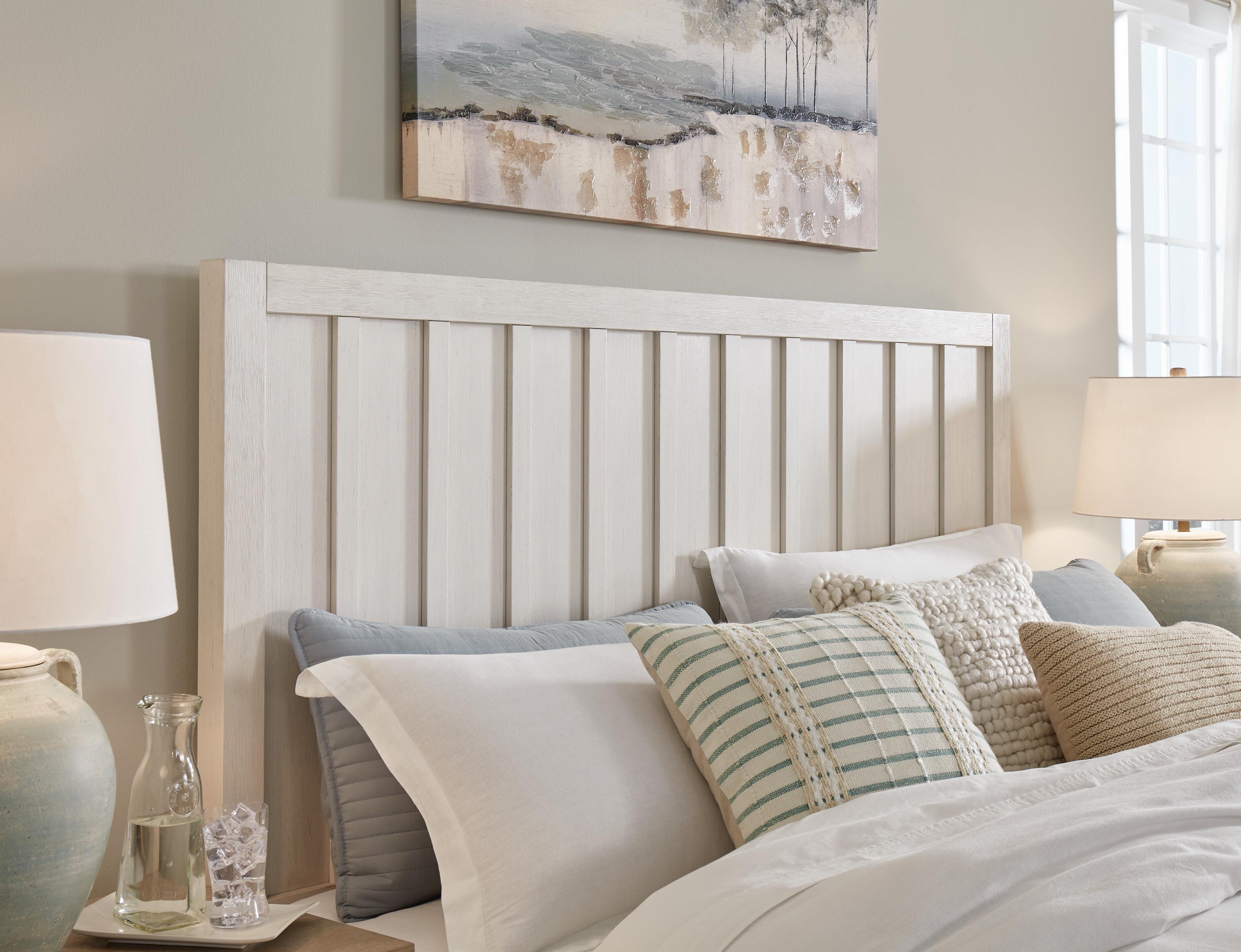 Shaybrock King Panel Bed