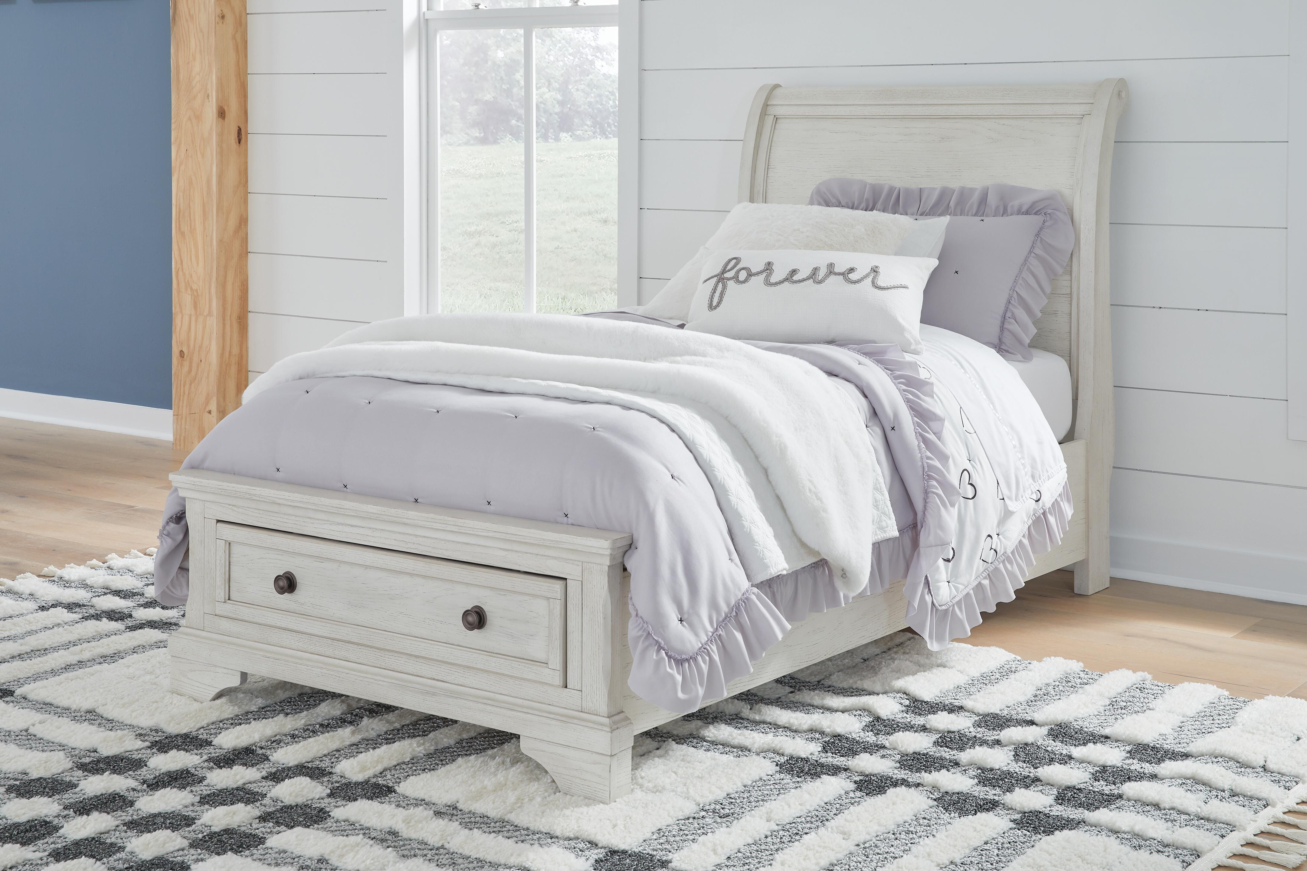 Dar Furniture - Ashley Furniture - Robbinsdale Twin Sleigh Storage Bed - Twin Sleigh Storage Bed / Antique White - B742B12