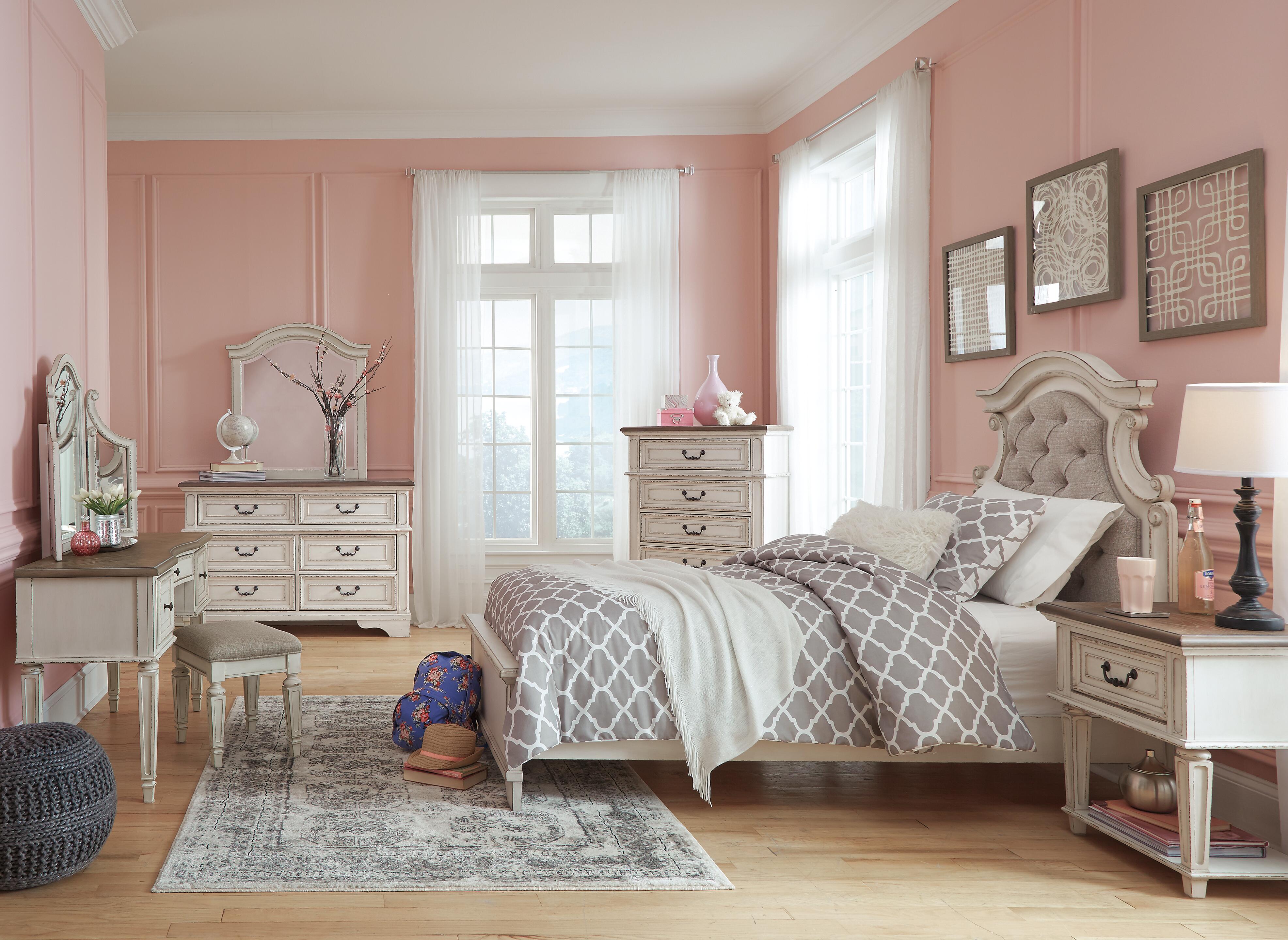 Realyn Twin Panel Bed