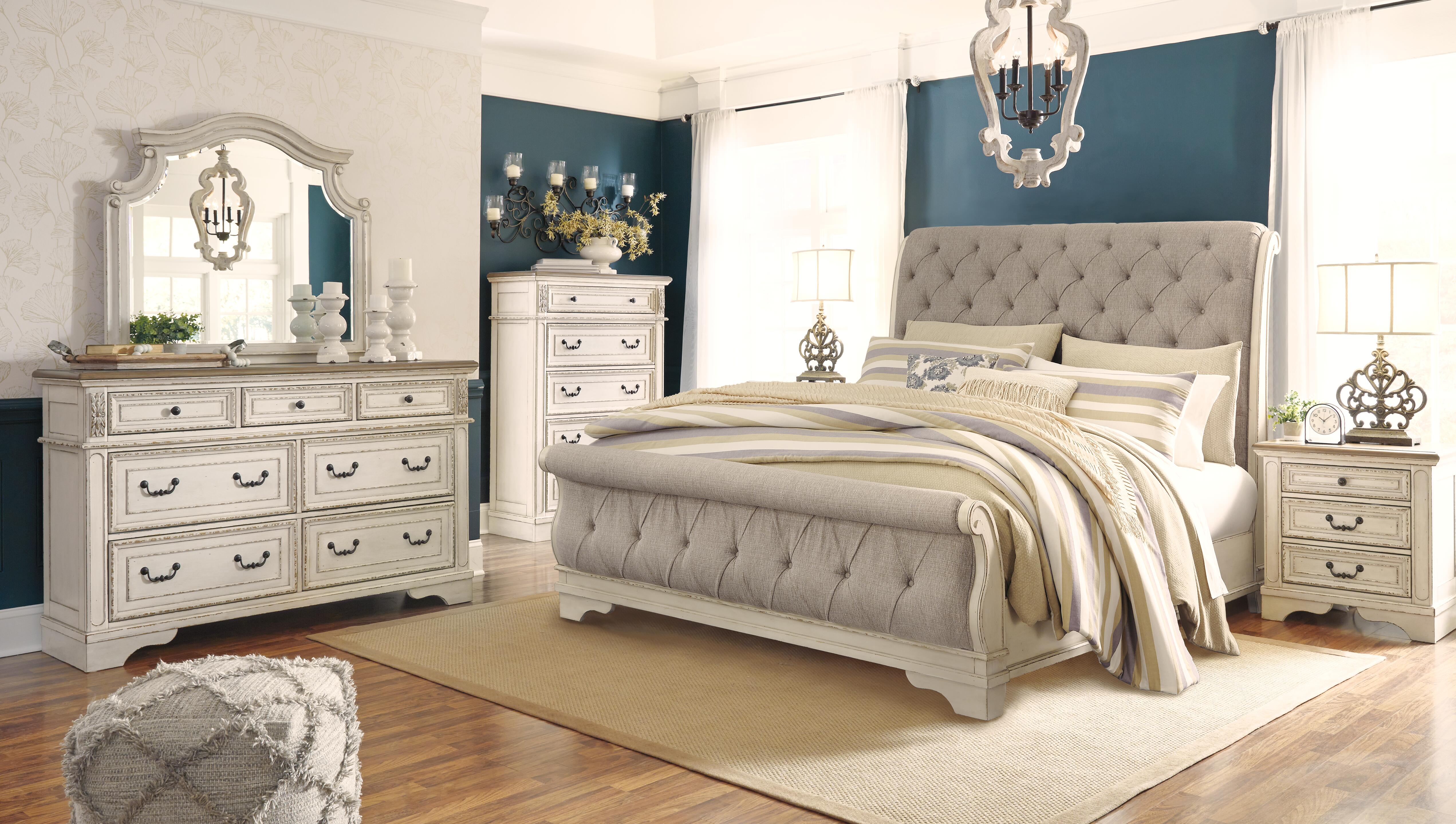 Realyn California King Sleigh Bed
