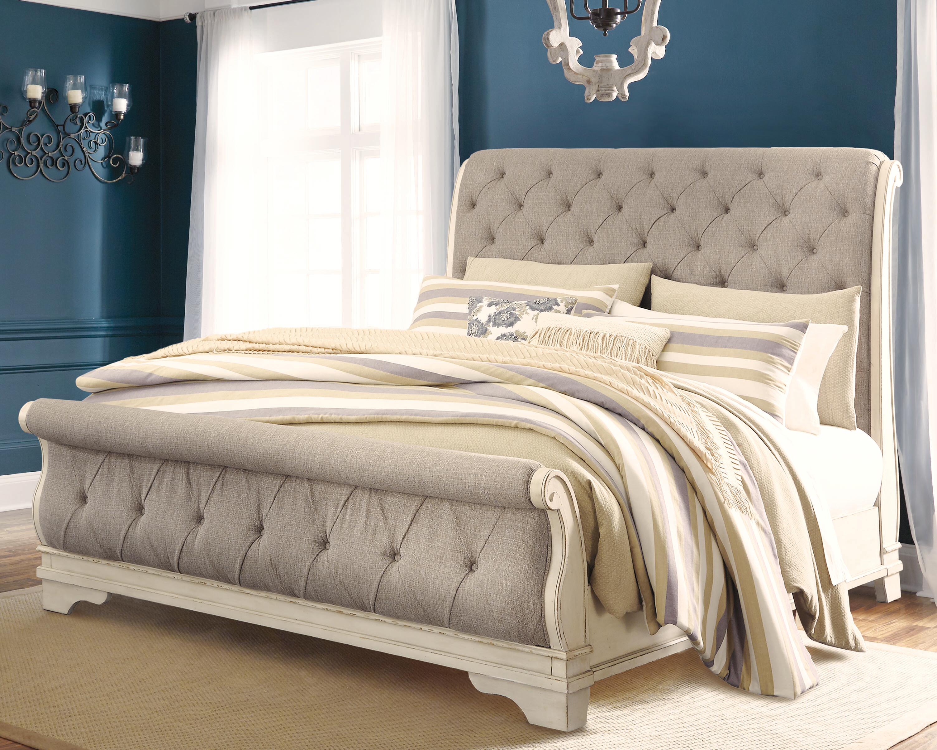 Realyn California King Sleigh Bed