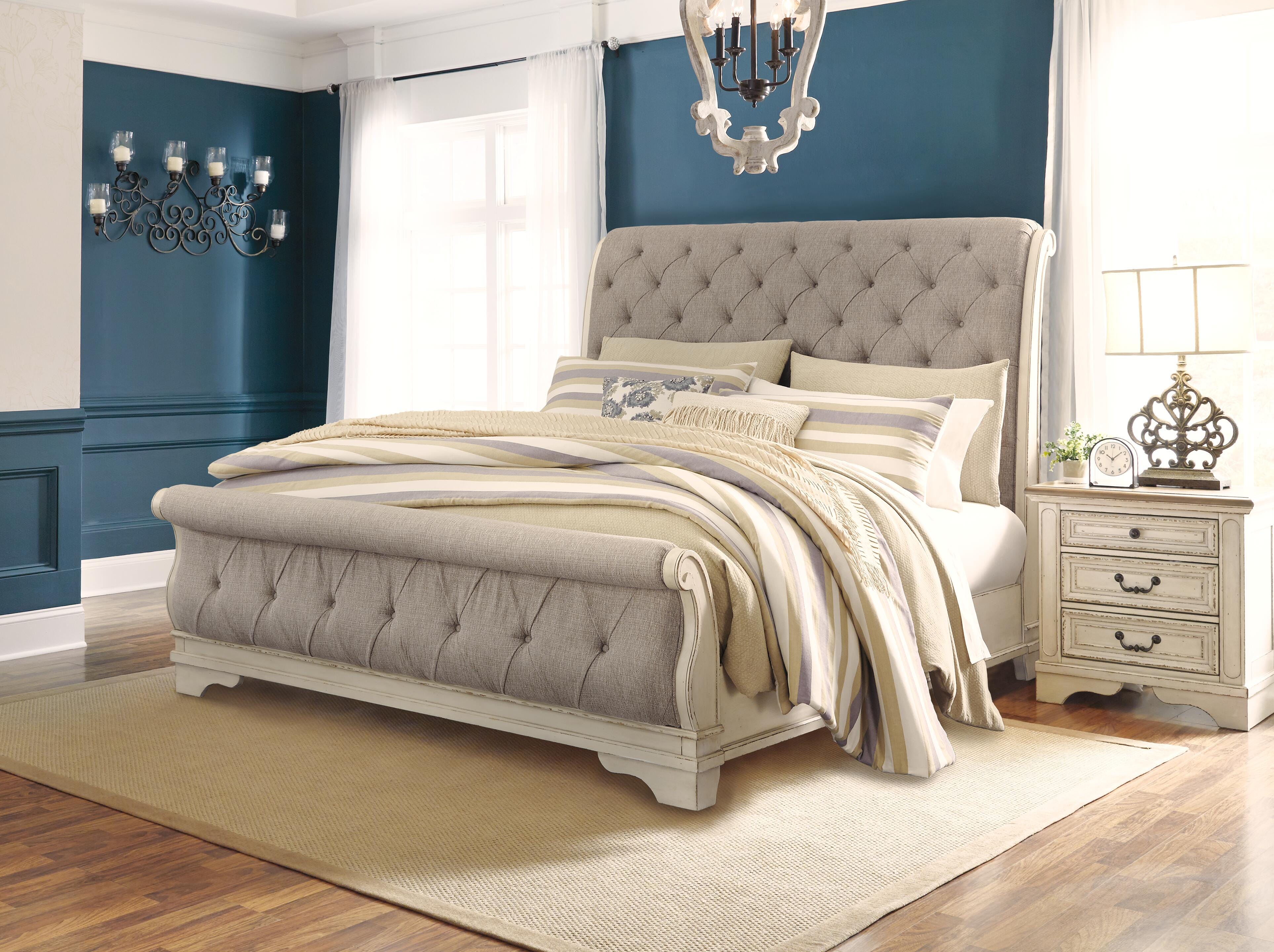 Realyn King Sleigh Bed