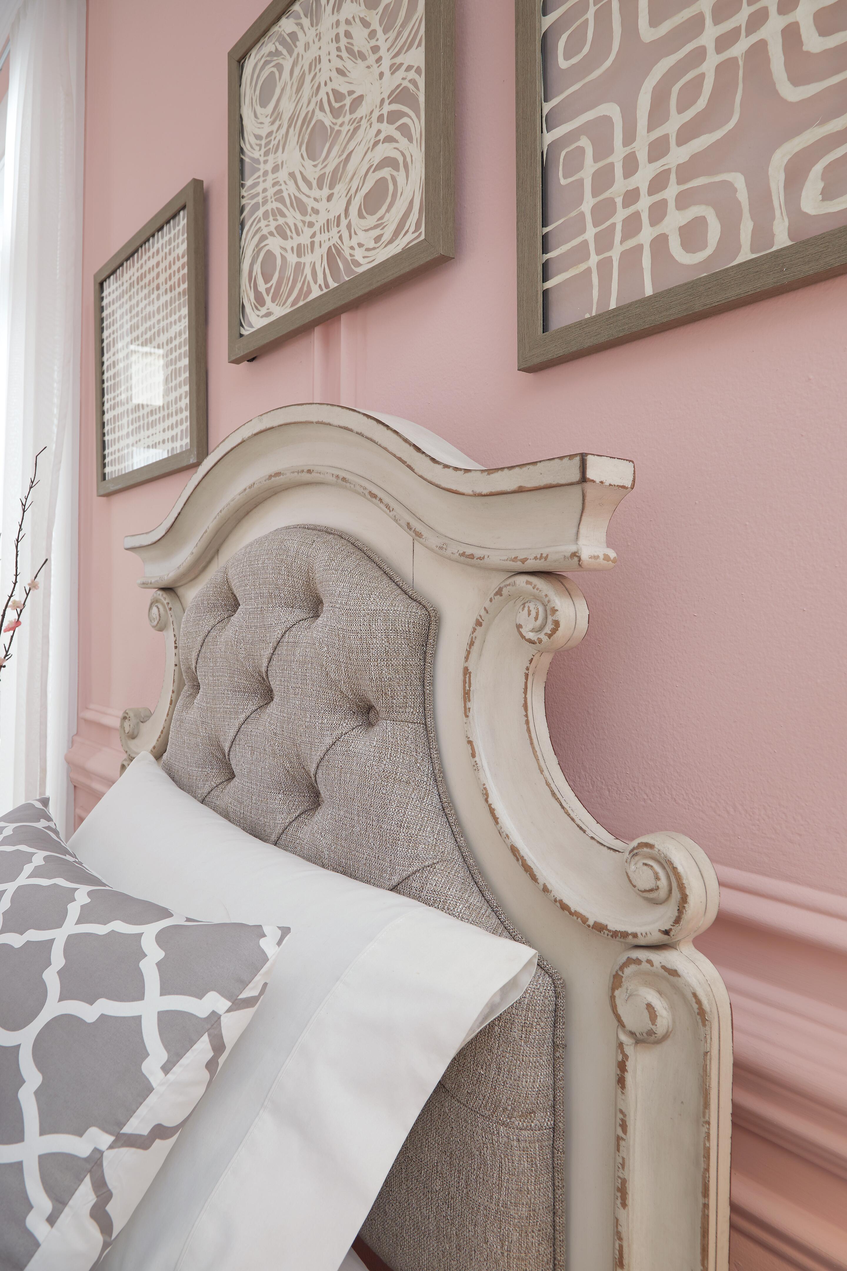 Realyn Twin Panel Bed