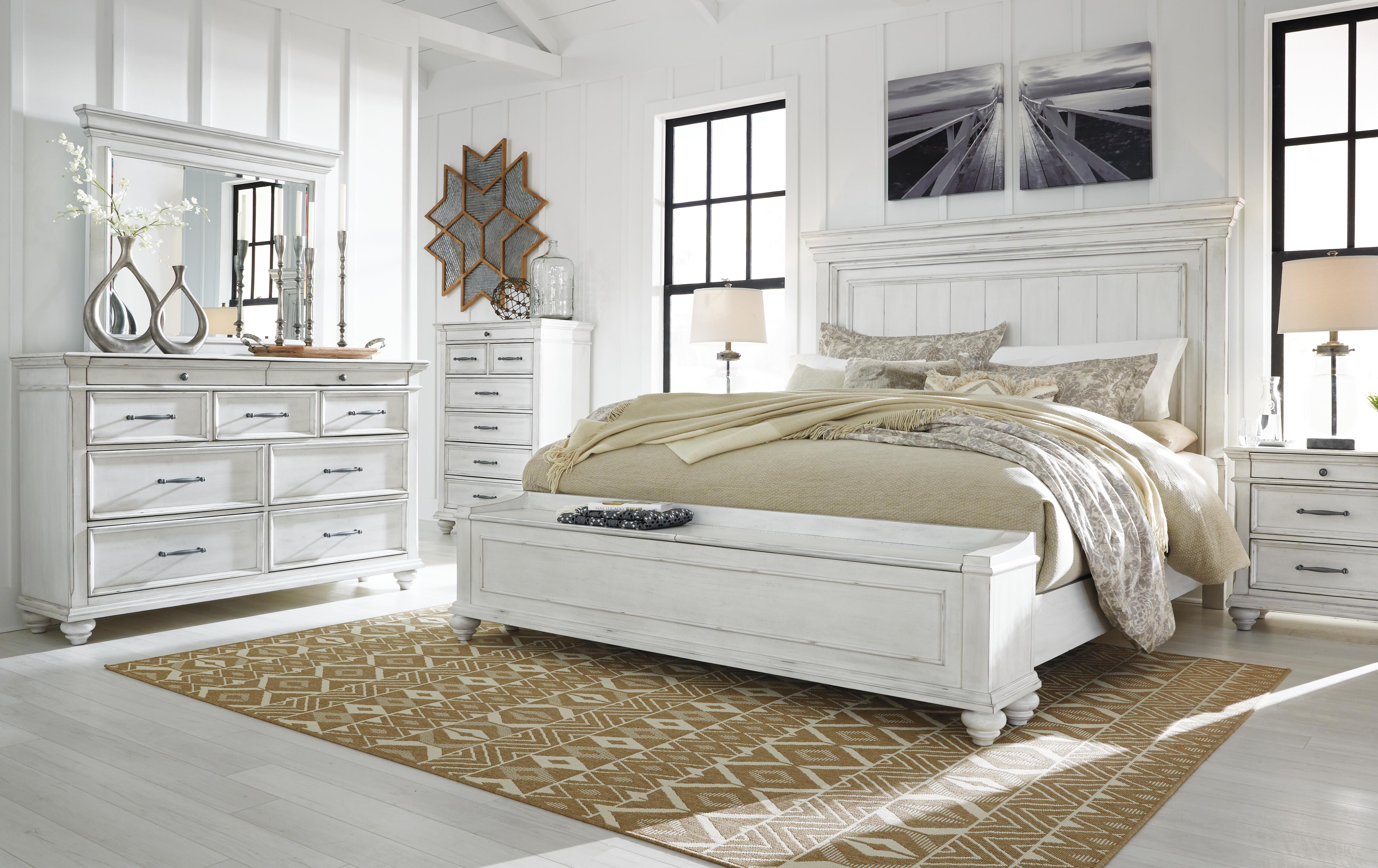 Kanwyn Queen Panel Bed with Storage Bench