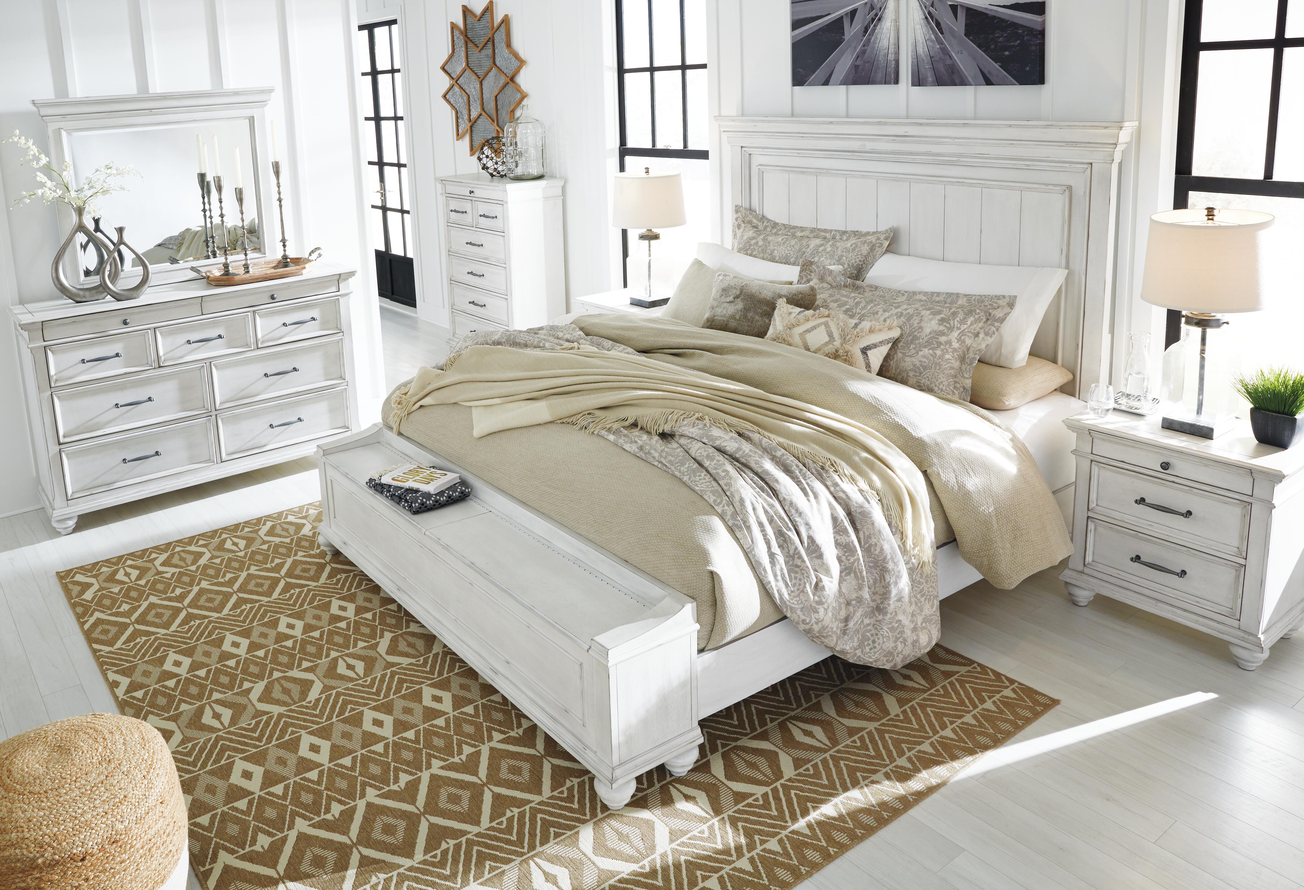 Kanwyn King Panel Bed with Storage Bench