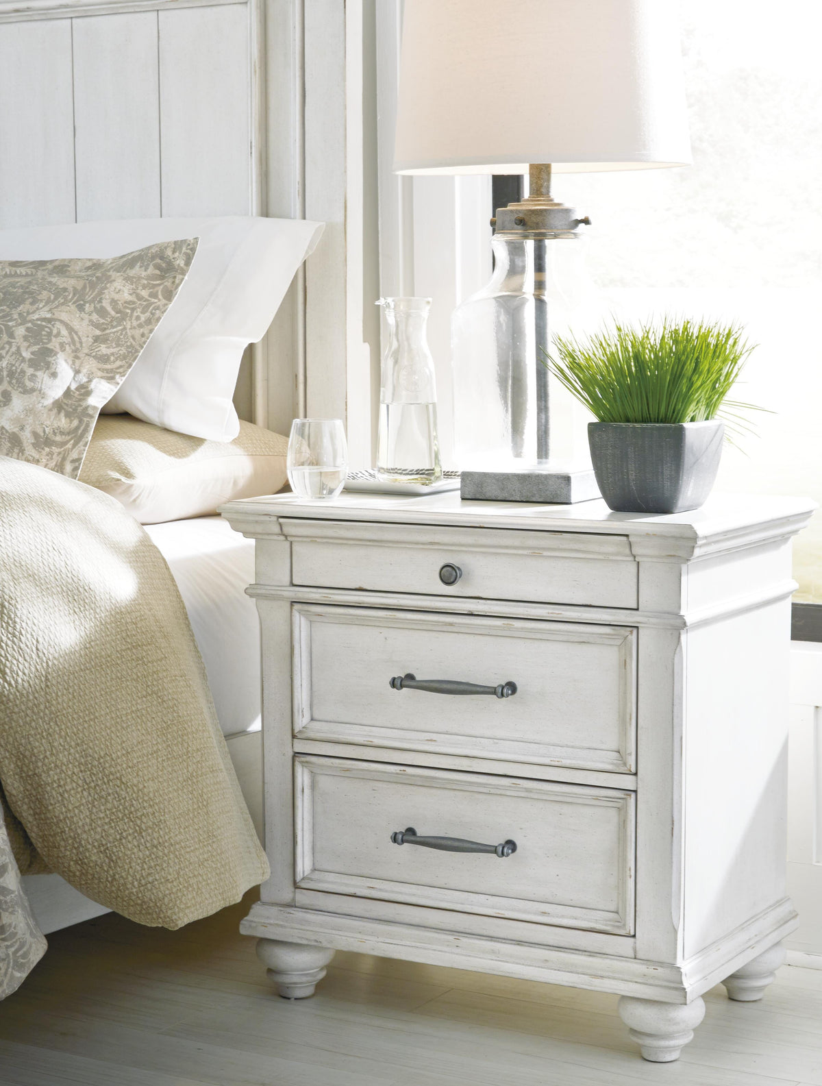 Dar Furniture - Ashley Furniture - Kanwyn Nightstand - Three Drawer Night Stand / Whitewash - B777-93