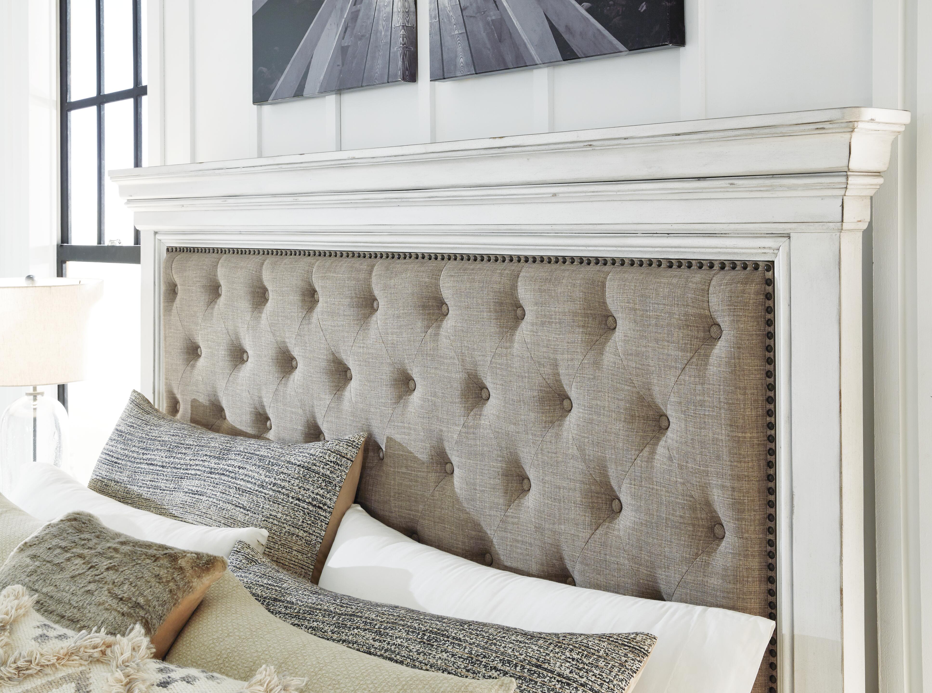 Kanwyn California King Panel Bed
