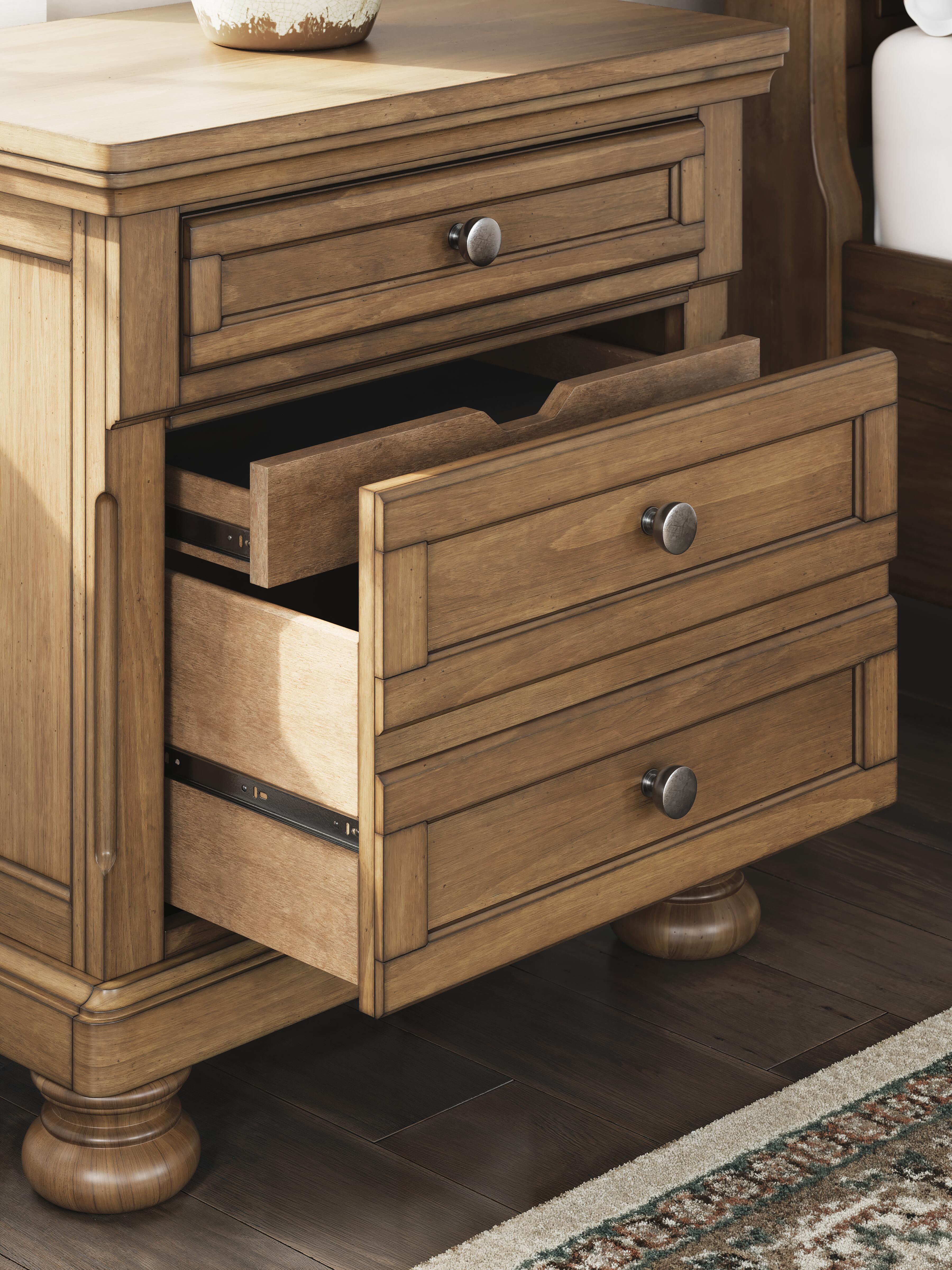 Feddinger Nightstand