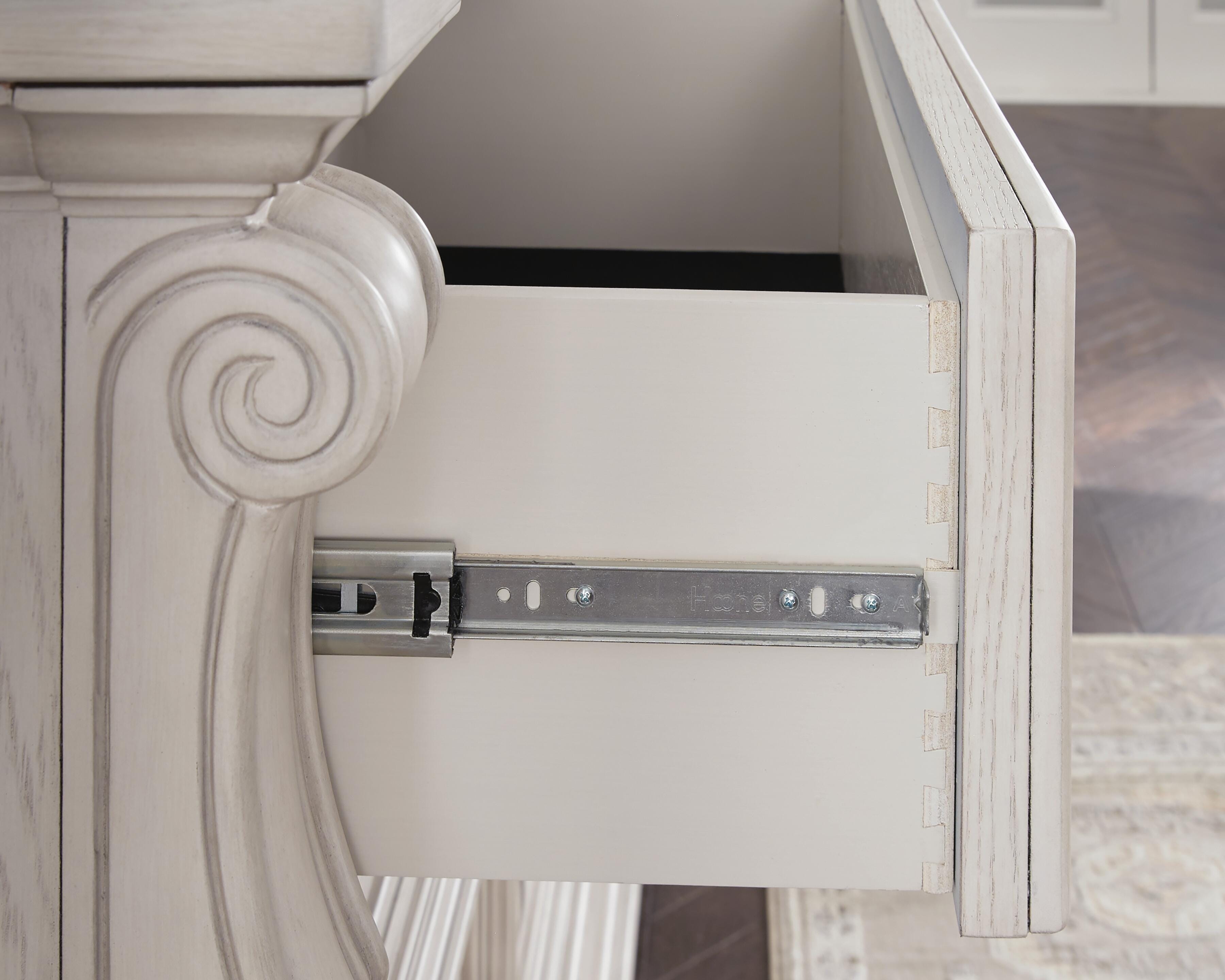 Bruchandi Dresser