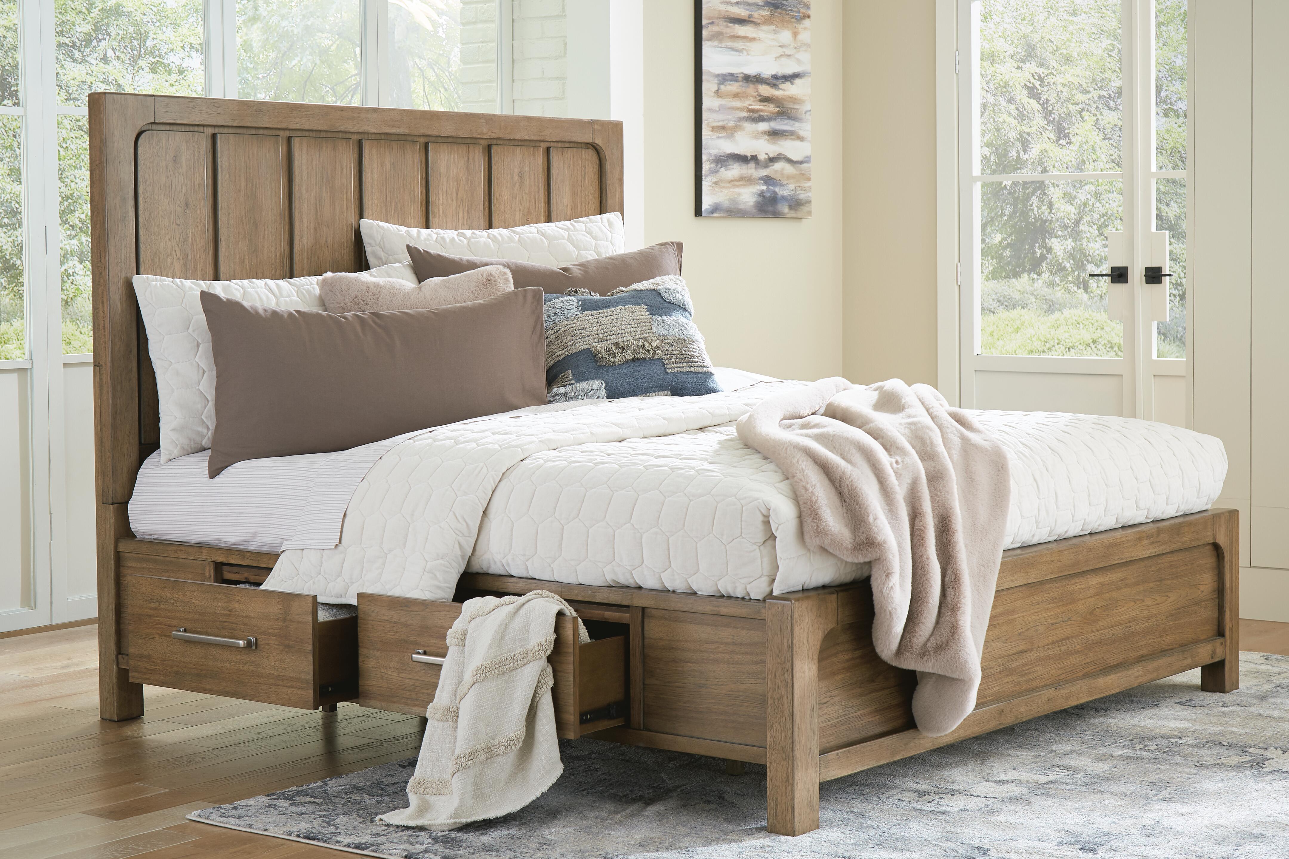 Cabalynn King Panel Bed with Storage