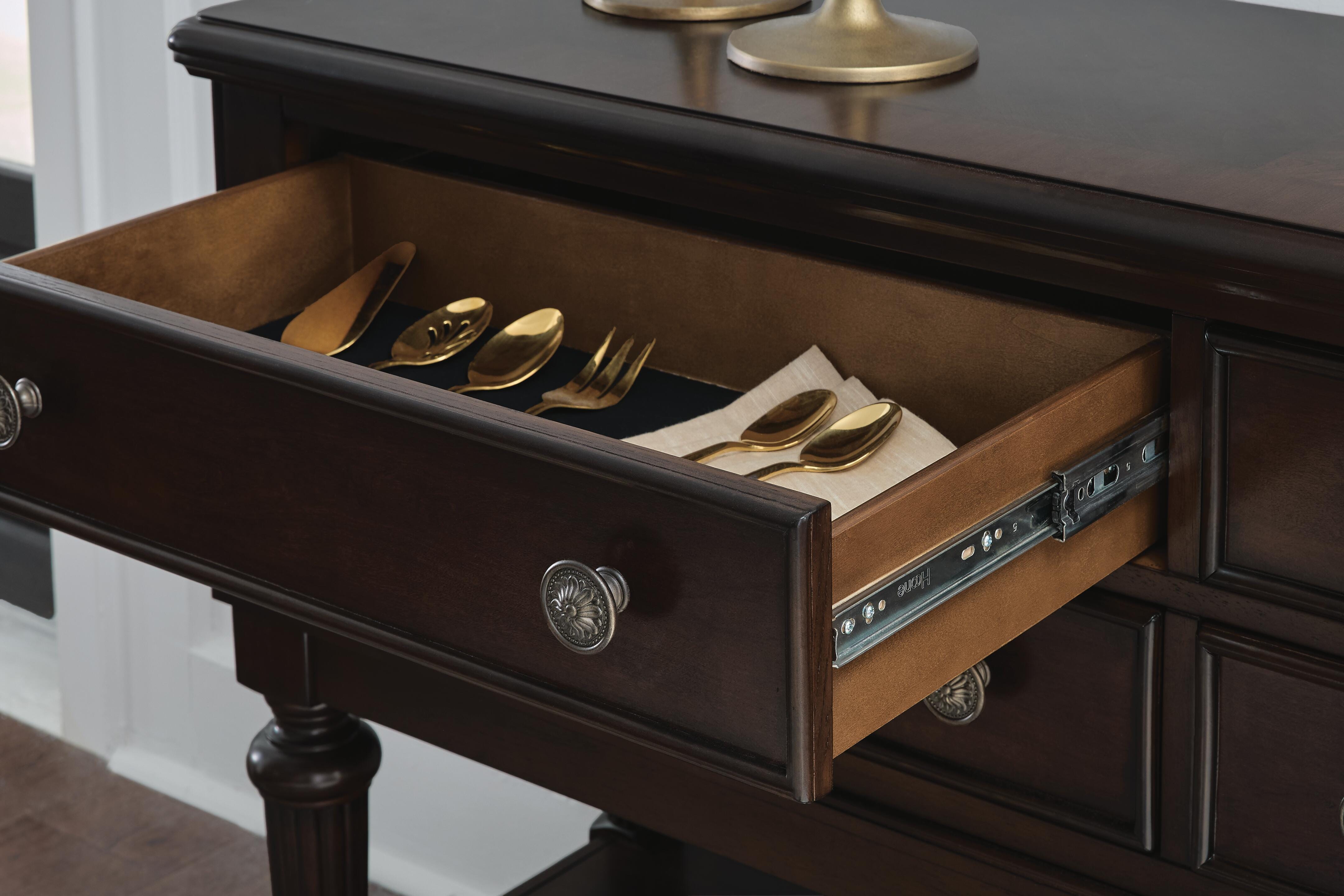 Lavinton Dining Server