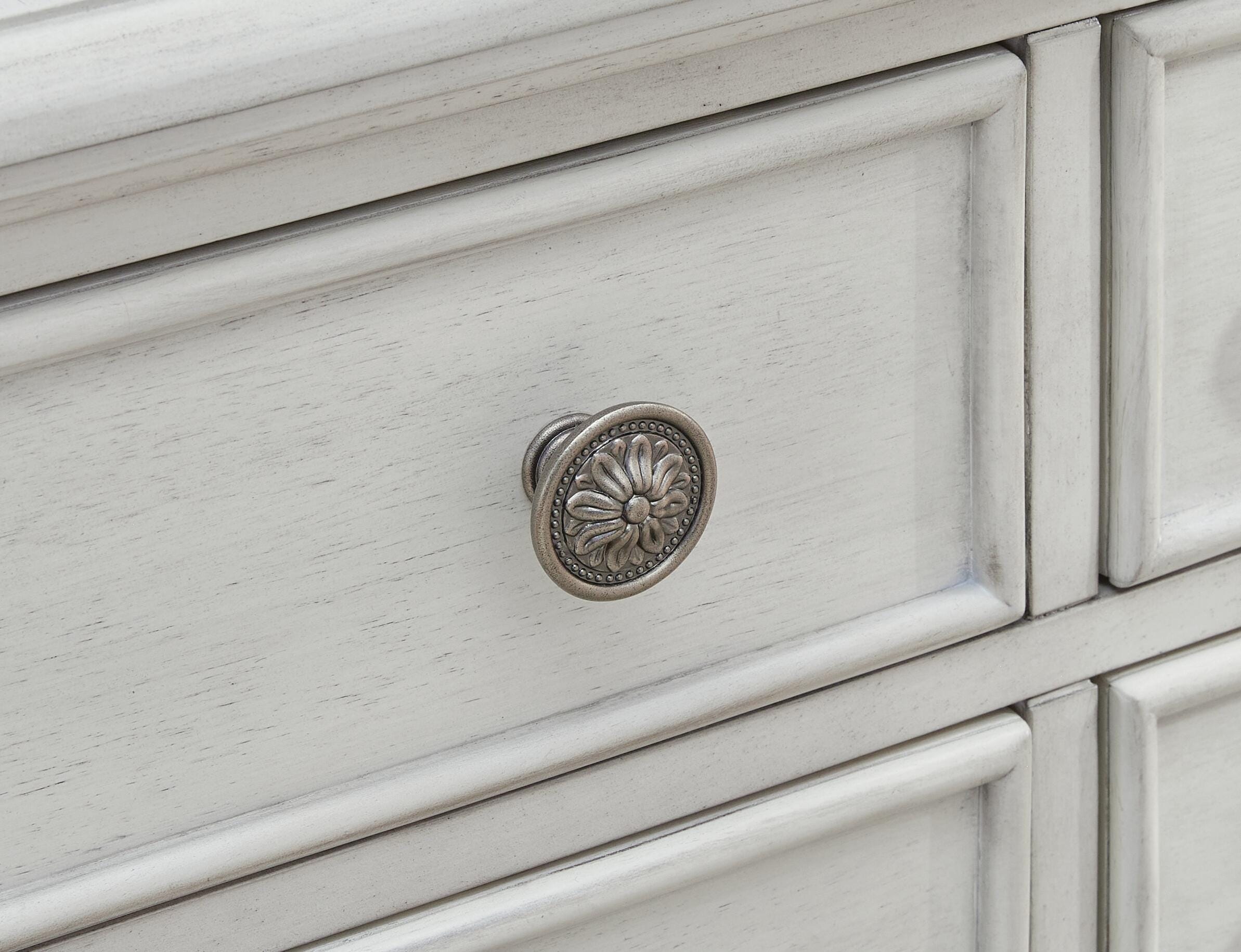 Montelaine Dining Server