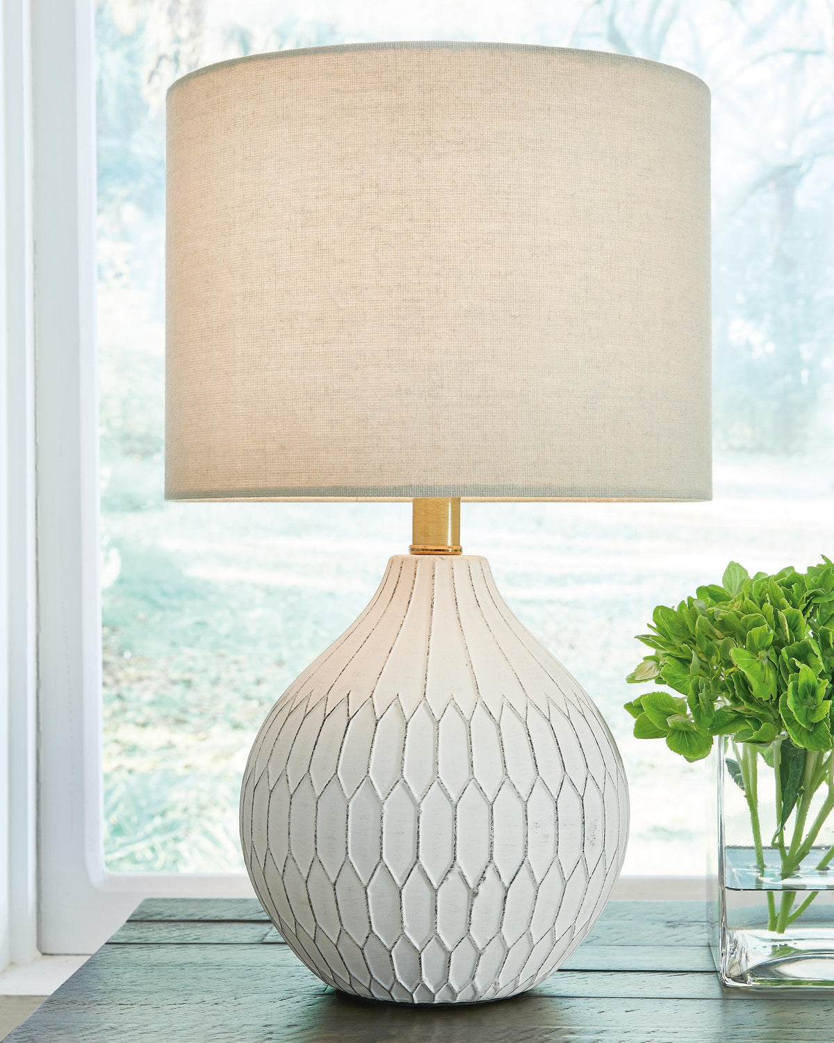 Dar Furniture - Ashley Furniture - Wardmont Table Lamp - Ceramic Table Lamp (1/CN) / White - L180094