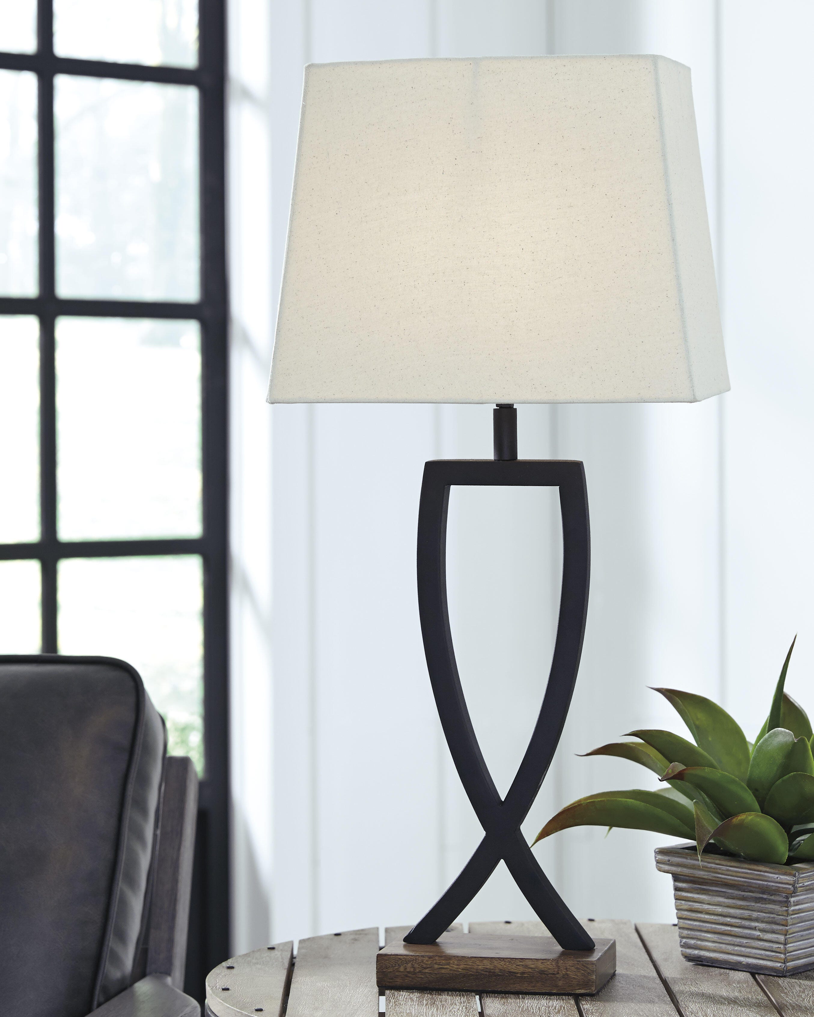 Dar Furniture - Ashley Furniture - Makara Table Lamp (Set of 2) - Metal Table Lamp (Set of 2) / Black/Brown - L204174