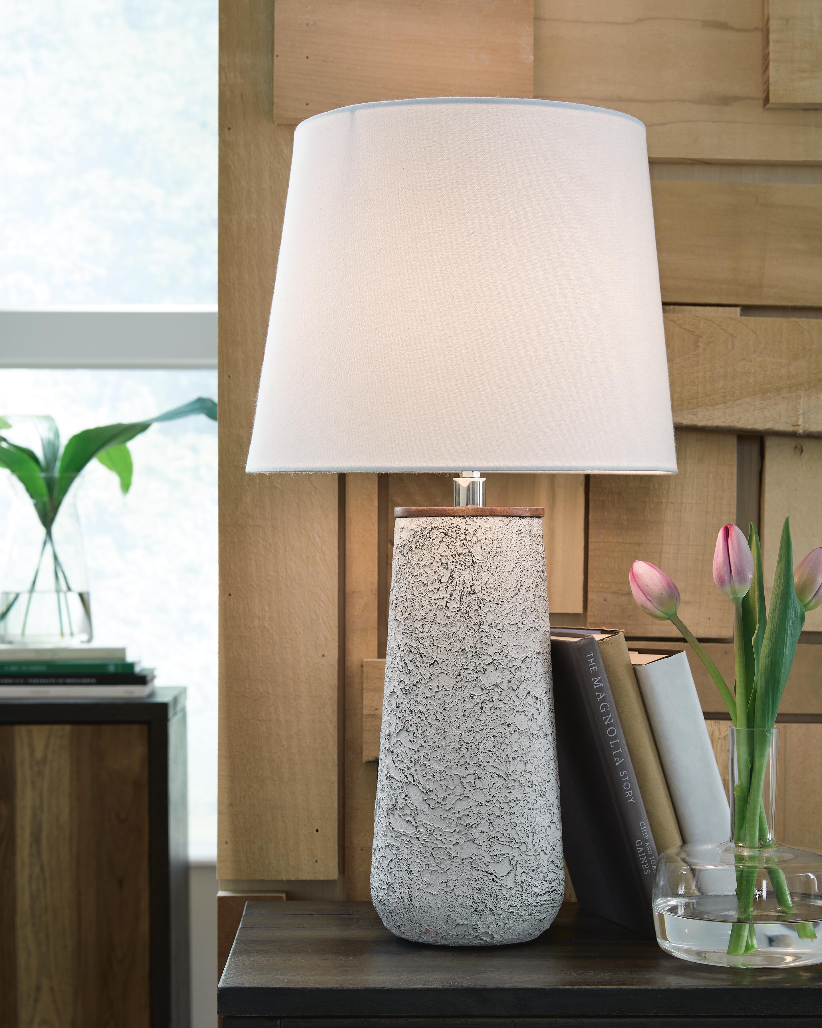 Dar Furniture - Ashley Furniture - Chaston Table Lamp (Set of 2) - Metal Table Lamp (Set of 2) / Antique White - L204464