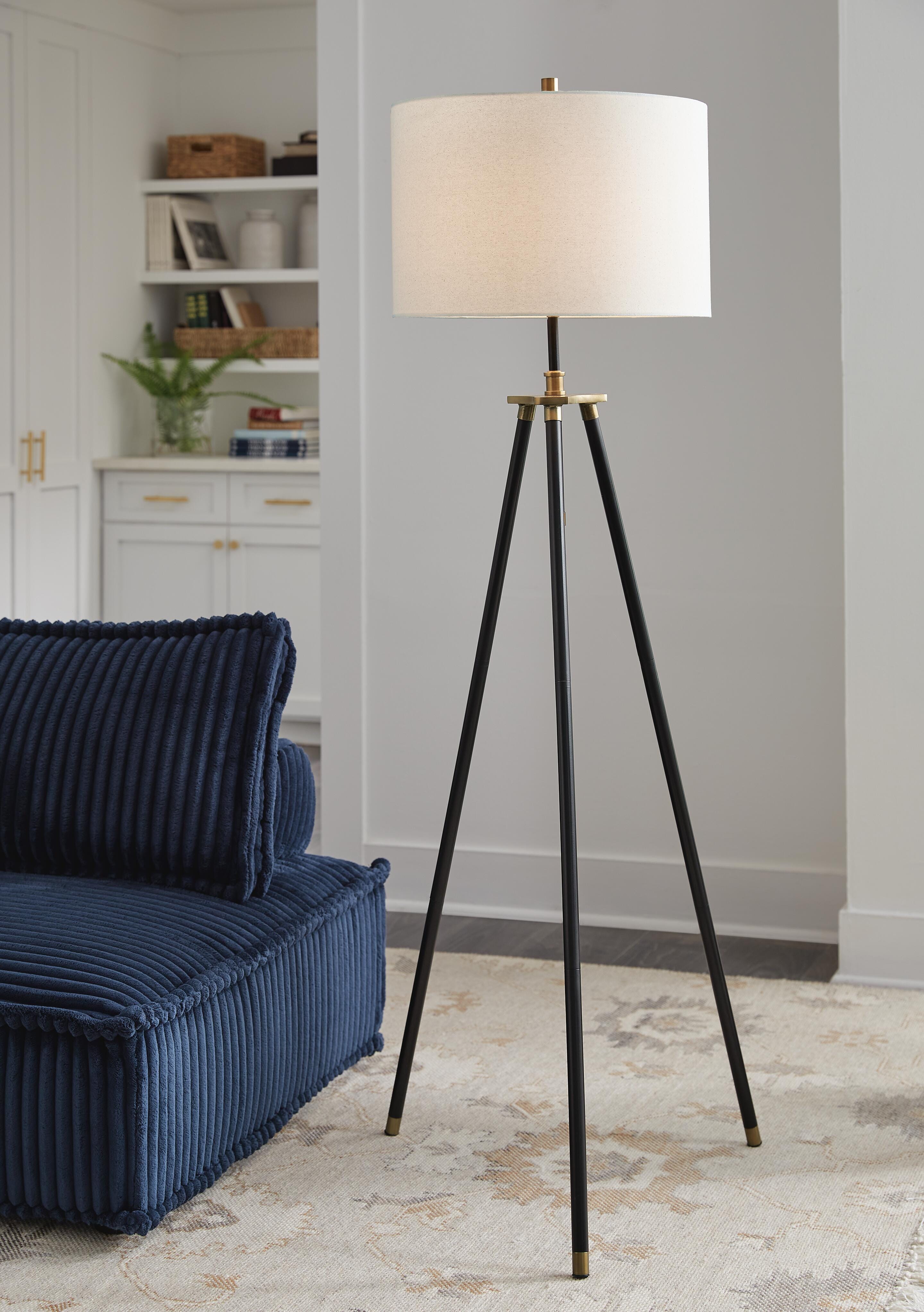 Dar Furniture - Ashley Furniture - Cashner Floor Lamp - Metal Floor Lamp (1/CN) / Black/Gold Finish - L206101