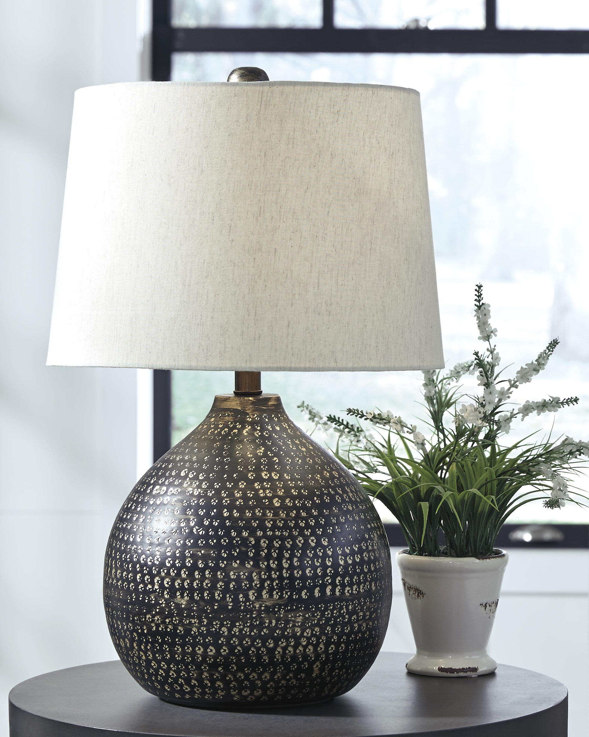 Dar Furniture - Ashley Furniture - Maire Table Lamp (Set of 2) - Table Lamp (Set of 2) / Black/Gold Finish - L207294X2