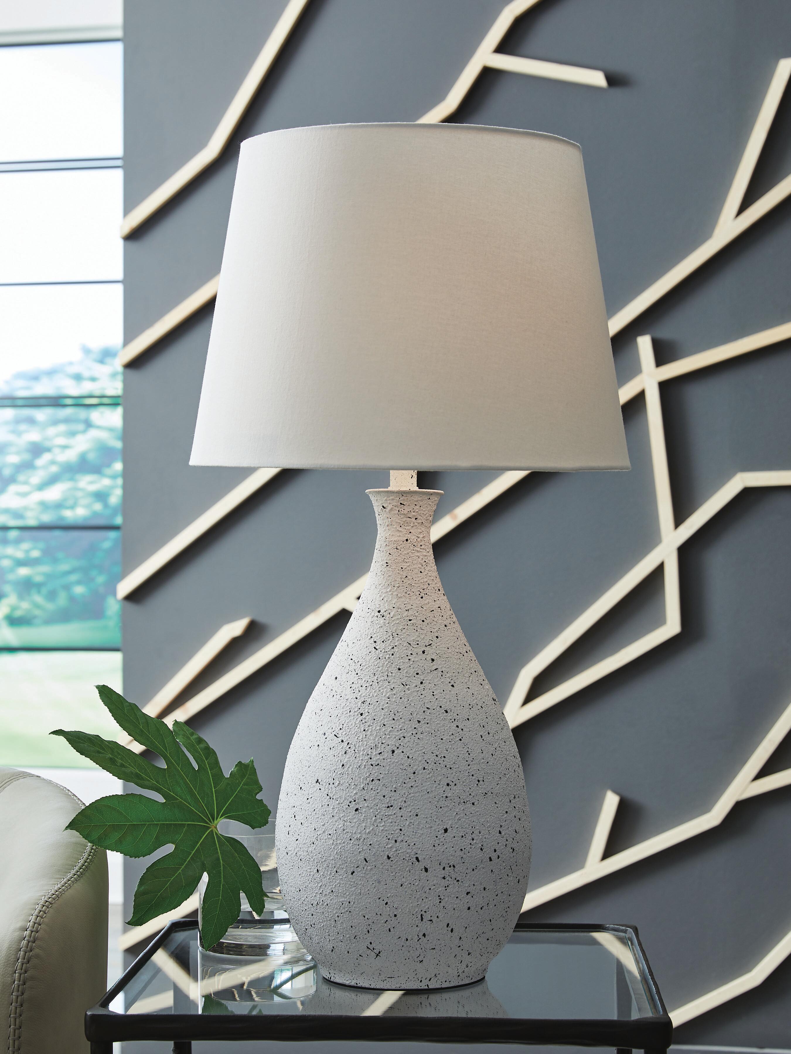 Dar Furniture - Ashley Furniture - Wyattford Table Lamp - Metal Table Lamp (1/CN) / White/Black - L207614