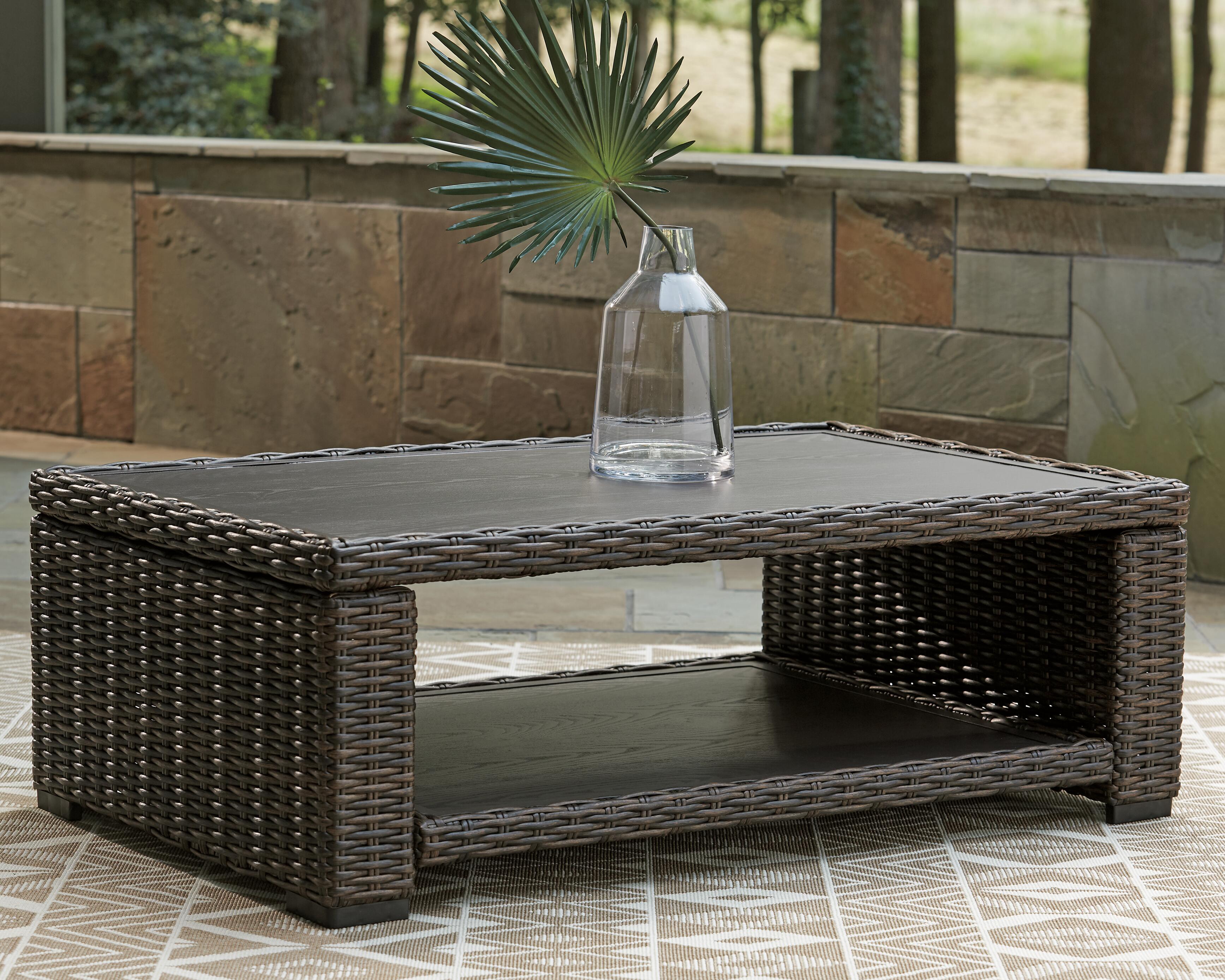 Dar Furniture - Ashley Furniture - Grasson Lane Coffee Table - Rectangular Cocktail Table / Brown - P783-701