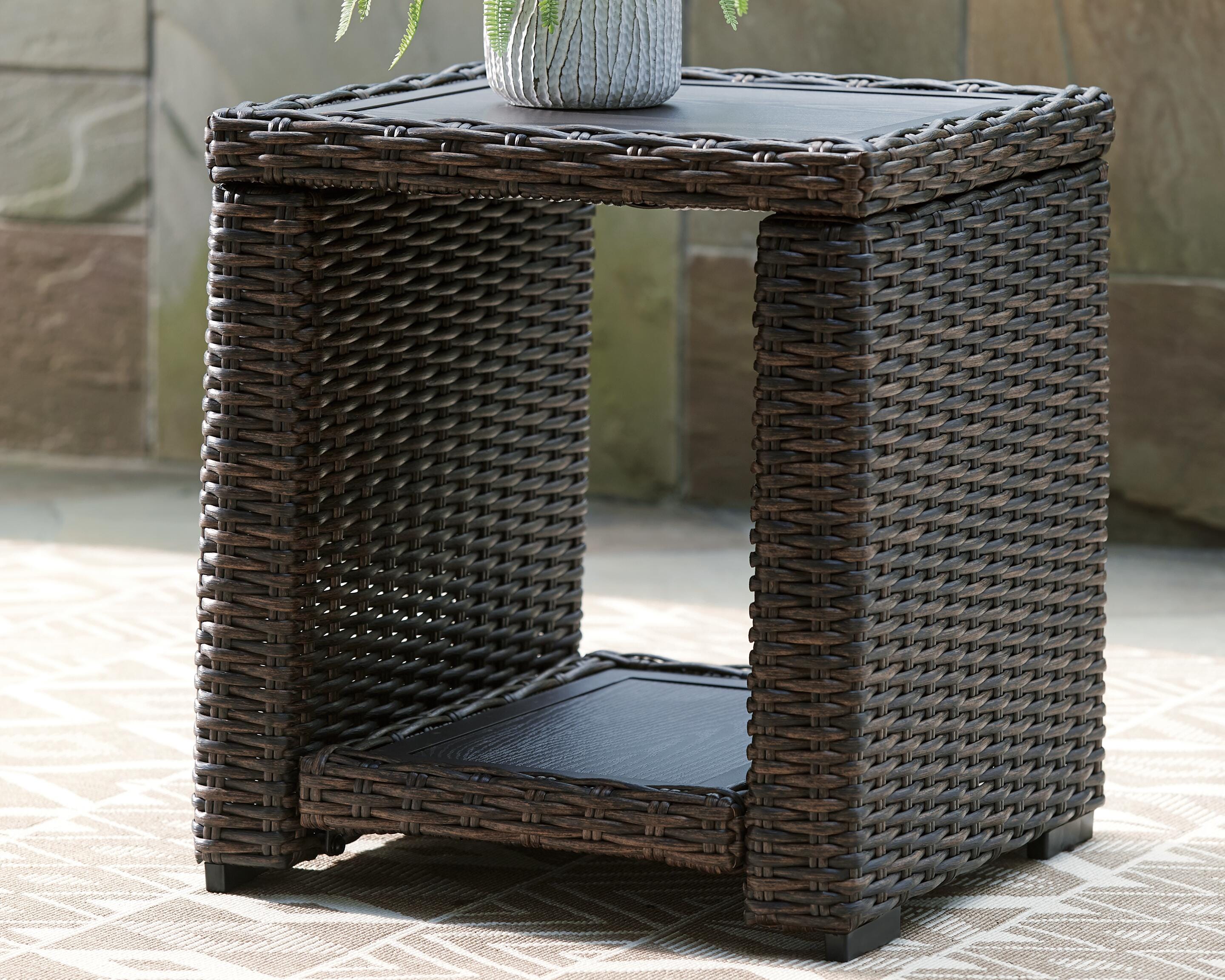Dar Furniture - Ashley Furniture - Grasson Lane End Table - Square End Table / Brown - P783-702