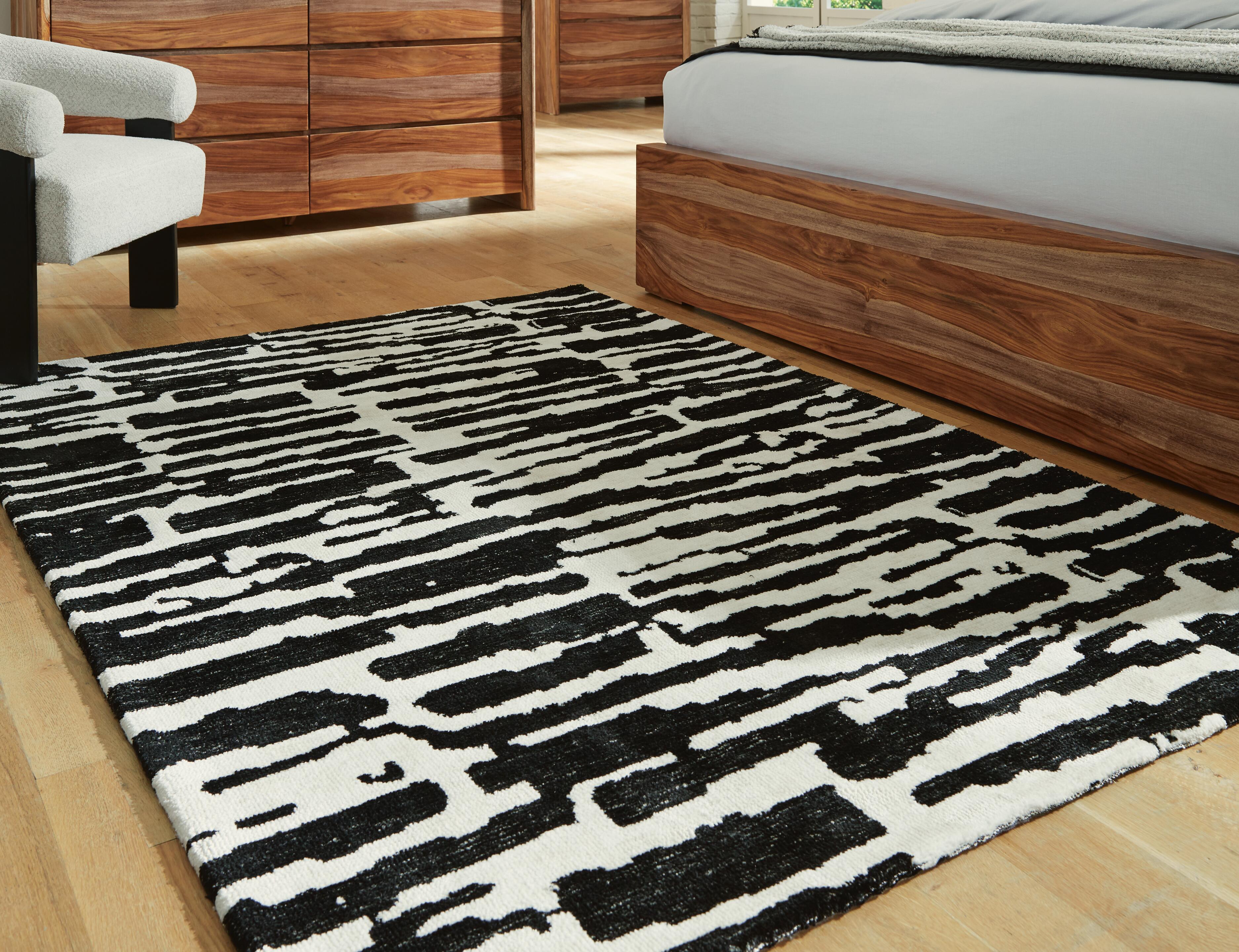 Dar Furniture - Ashley Furniture - Bramshaw 5' x 7' Rug - 5' x 7' Rug / Black/Ivory - R406762