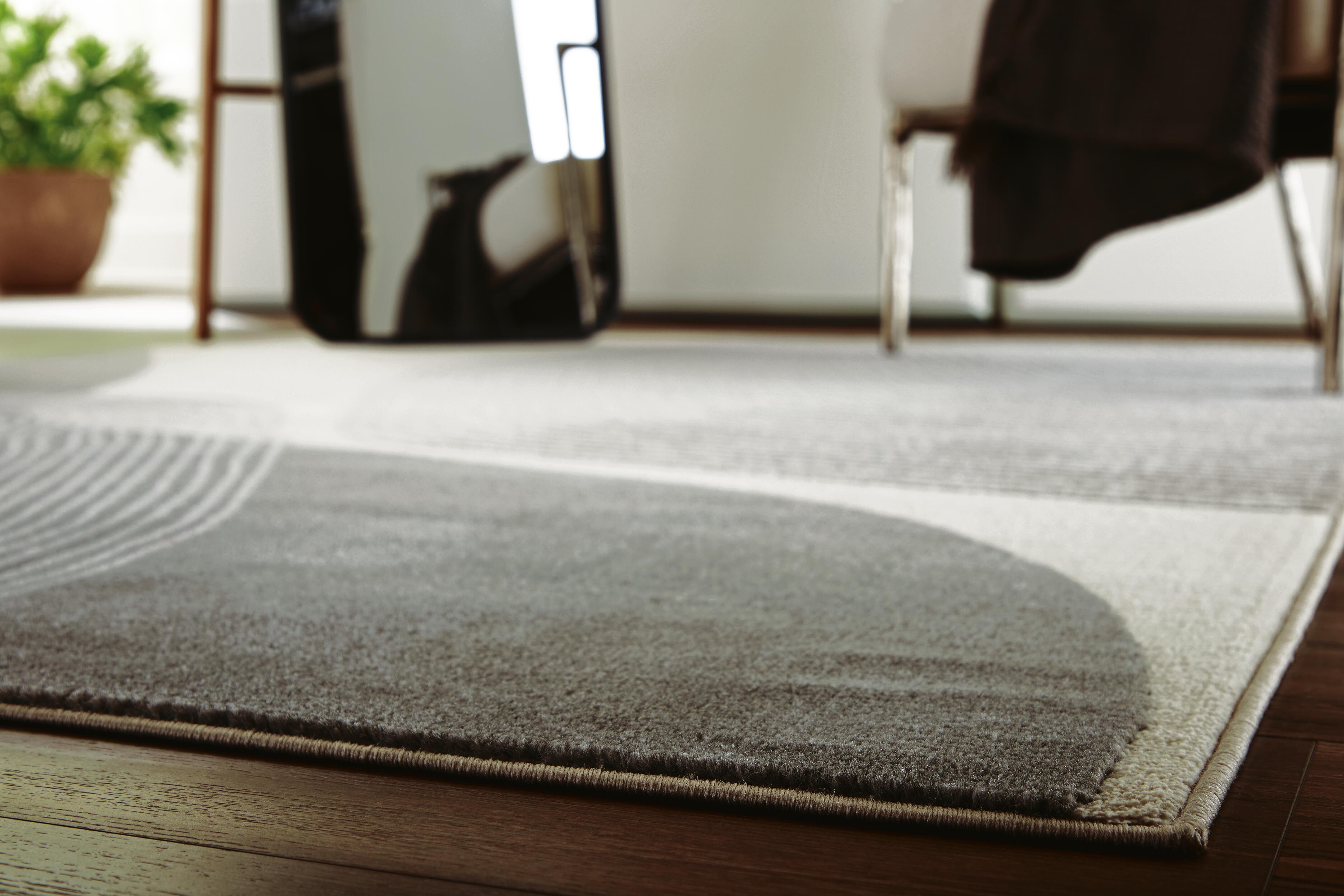 Winderburg 5' x 7' Rug