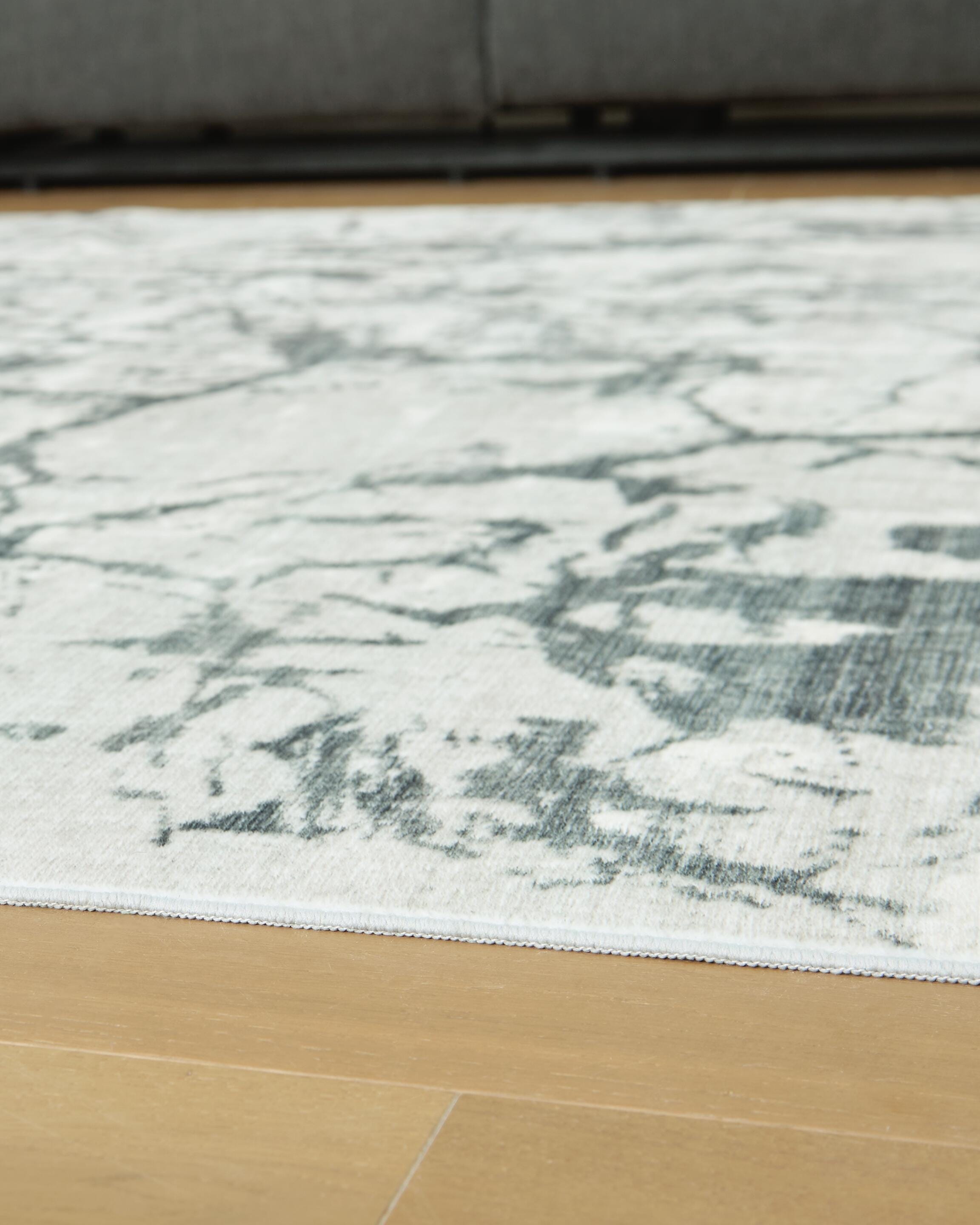 Tobinbury Washable 5' x 7' Area Rug