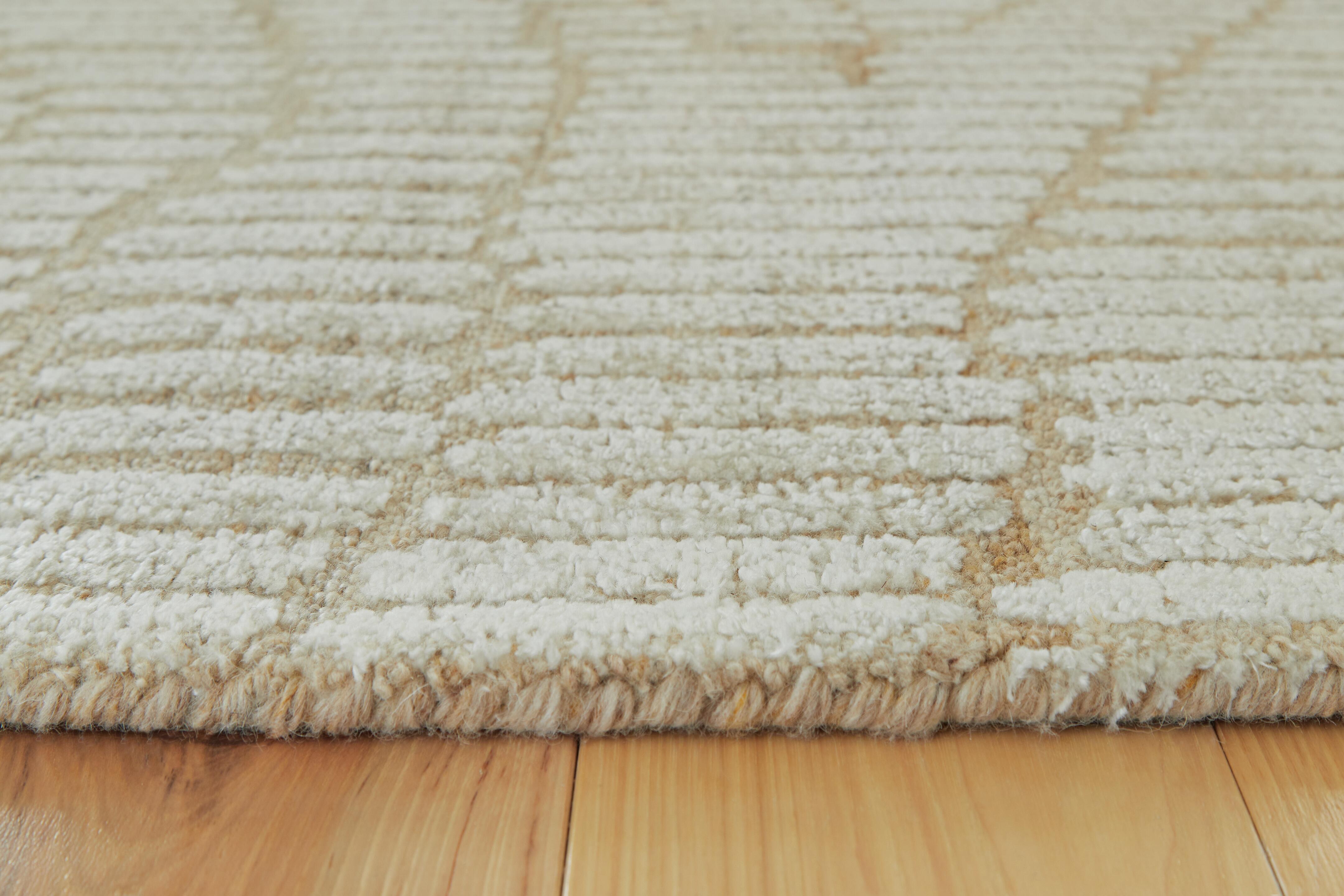 Jaseena 5' x 7' Area Rug