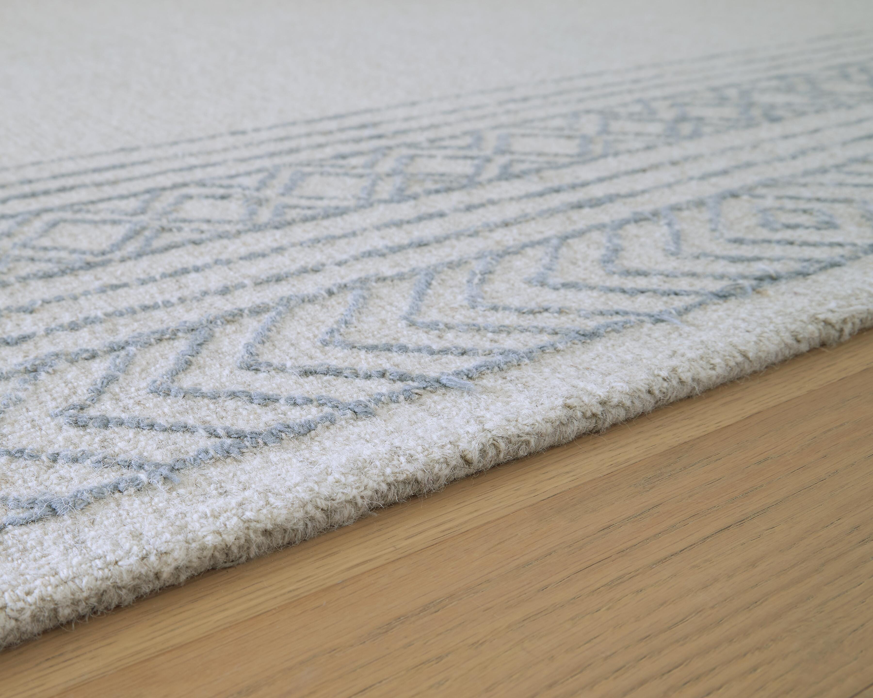 Azelhurst 5' x 7' Area Rug