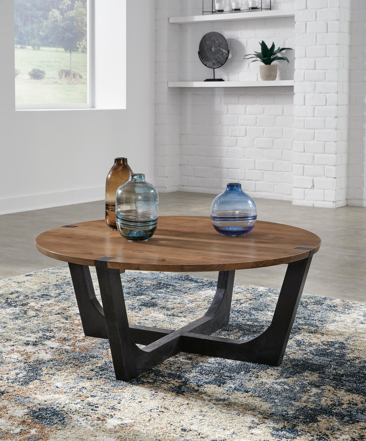 Dar Furniture - Ashley Furniture - Hanneforth Coffee Table - Round Cocktail Table / Brown/Black - T726-8