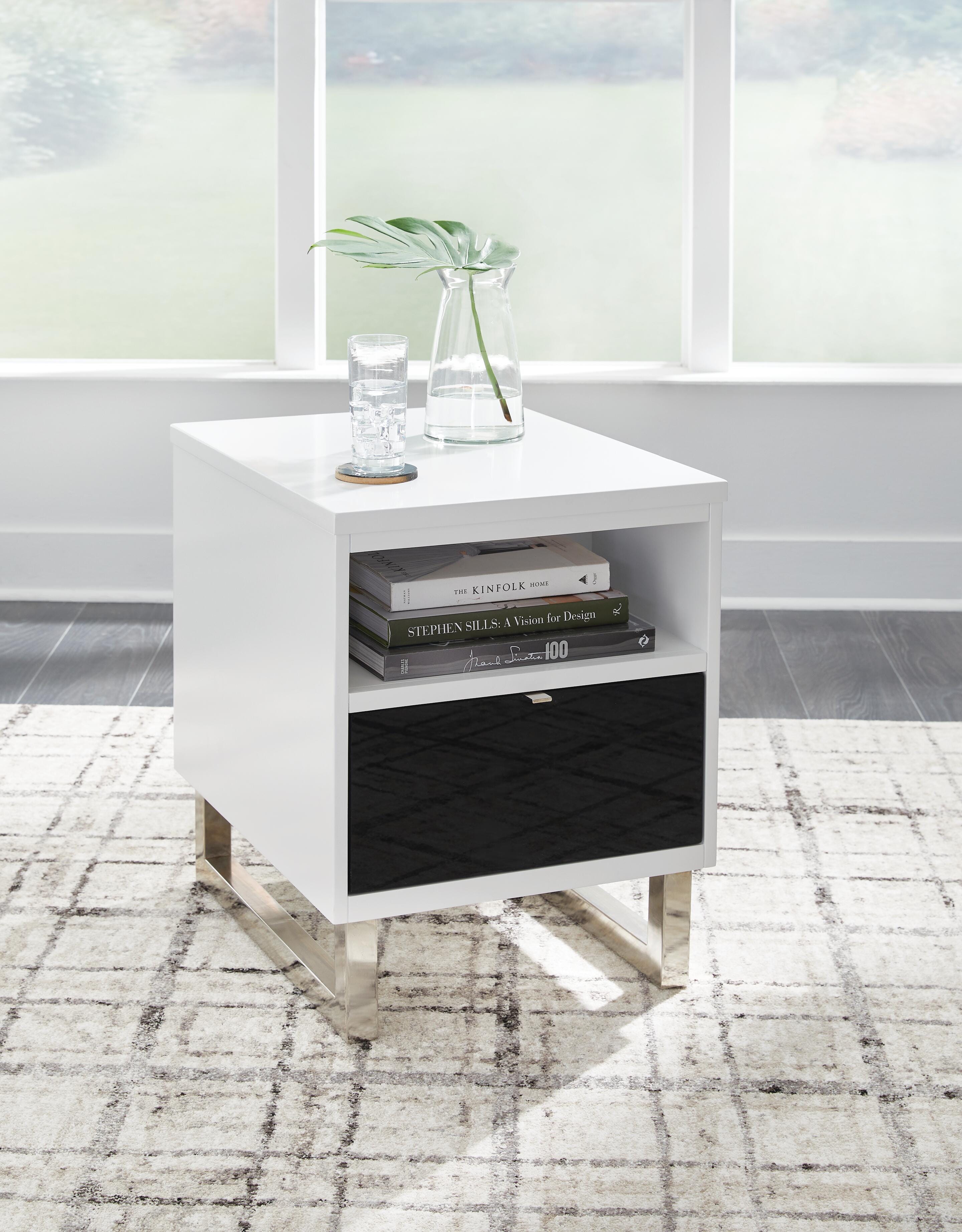 Dar Furniture - Ashley Furniture - Gardoni Chairside End Table - Chair Side End Table / White/Black - T756-7